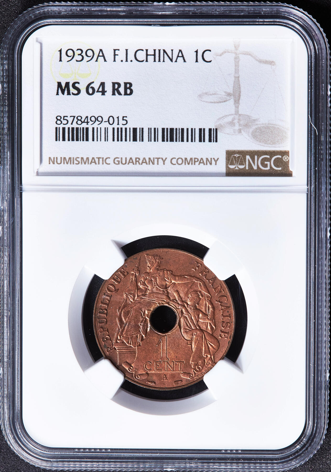 【俄甄集藏】2026年(050)04-01星期三 晚 19:30 全场包邮 法属印度支那1939年A版中孔百分之一（1分）铜币，NGC MS64RB，原铜光难得