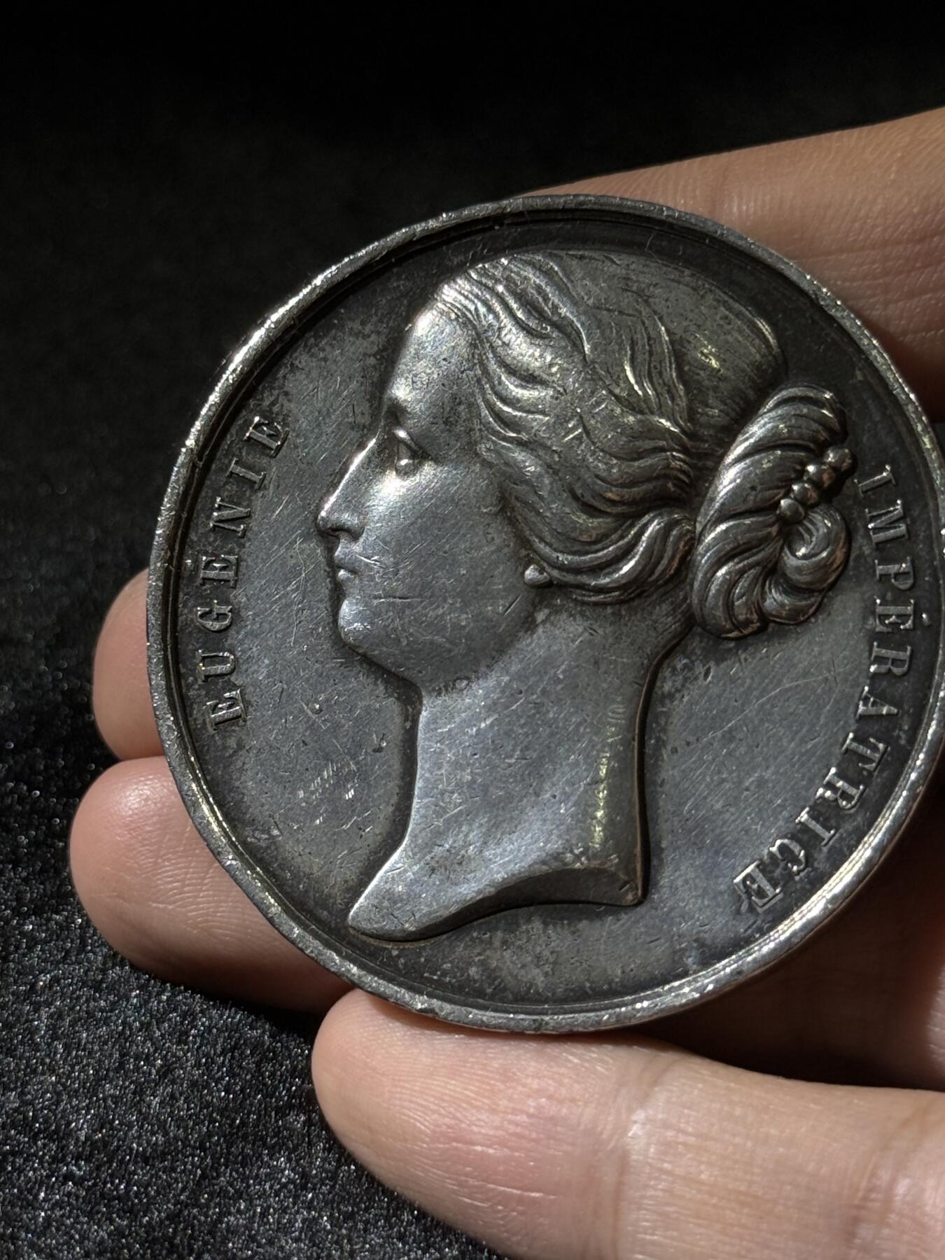 戎马世界章牌大赏，第112期 法国拿破仑三世与欧仁妮皇后结婚纪念章，尺寸巨大，50g