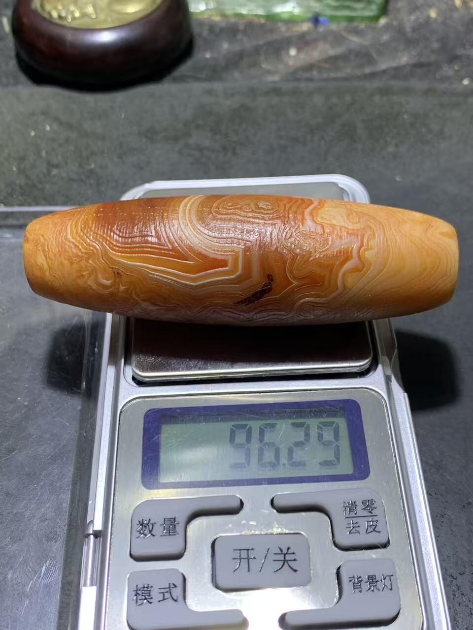 精美巨无霸天眼风化纹缠丝玛瑙大桶珠（把件)一颗 ，