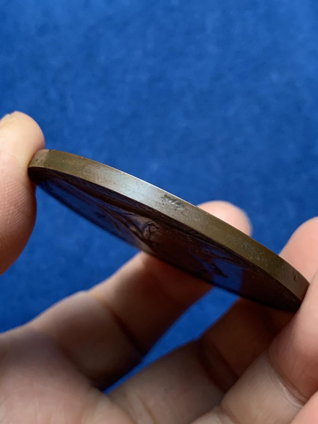 《竞宝斋》第473场 周日，周一 2场连拍 （全场包邮）欢迎送拍 英国1897年维多利亚女王登基60周年纪念大铜章，71.9克，55.2mm，原盒品相不错