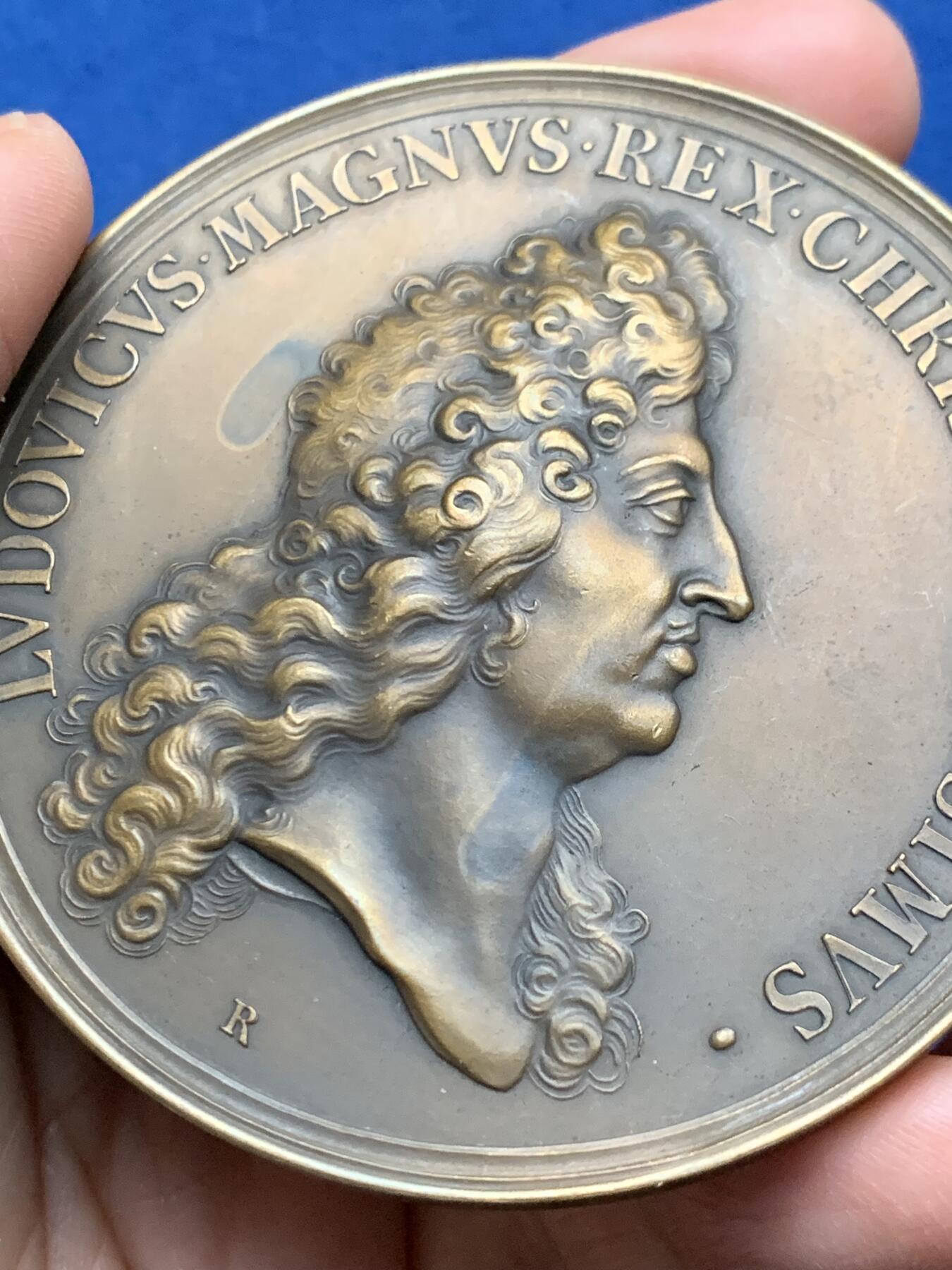 《竞宝斋》第473场 周日，周一 2场连拍 （全场包邮）欢迎送拍 路易十四攻占斯特拉斯堡纪念大铜章 169.1克 71mm 丰饶角铜标 后铸版本 细节不错