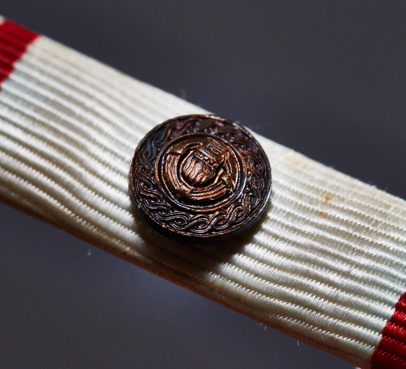 【俄甄集藏】2026年(050)04-01星期三 晚 19:30 全场包邮 南斯拉夫三级共和国勋章，原盒带略，铜质局部镀金珐琅，直径：47mm，重量：27.3克