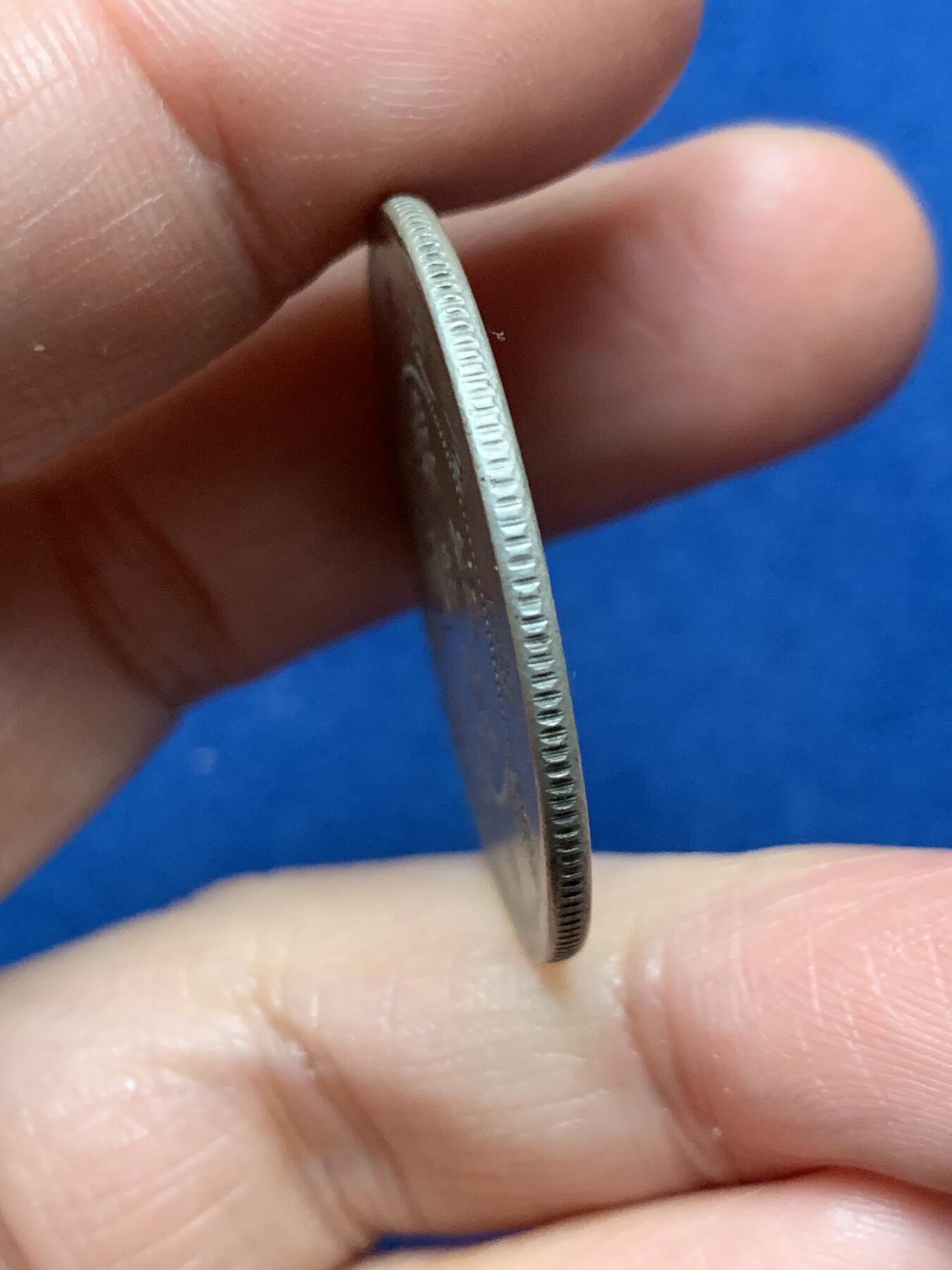 《竞宝斋》第473场 周日，周一 2场连拍 （全场包邮）欢迎送拍 云南民国二十一年双旗半圆银币