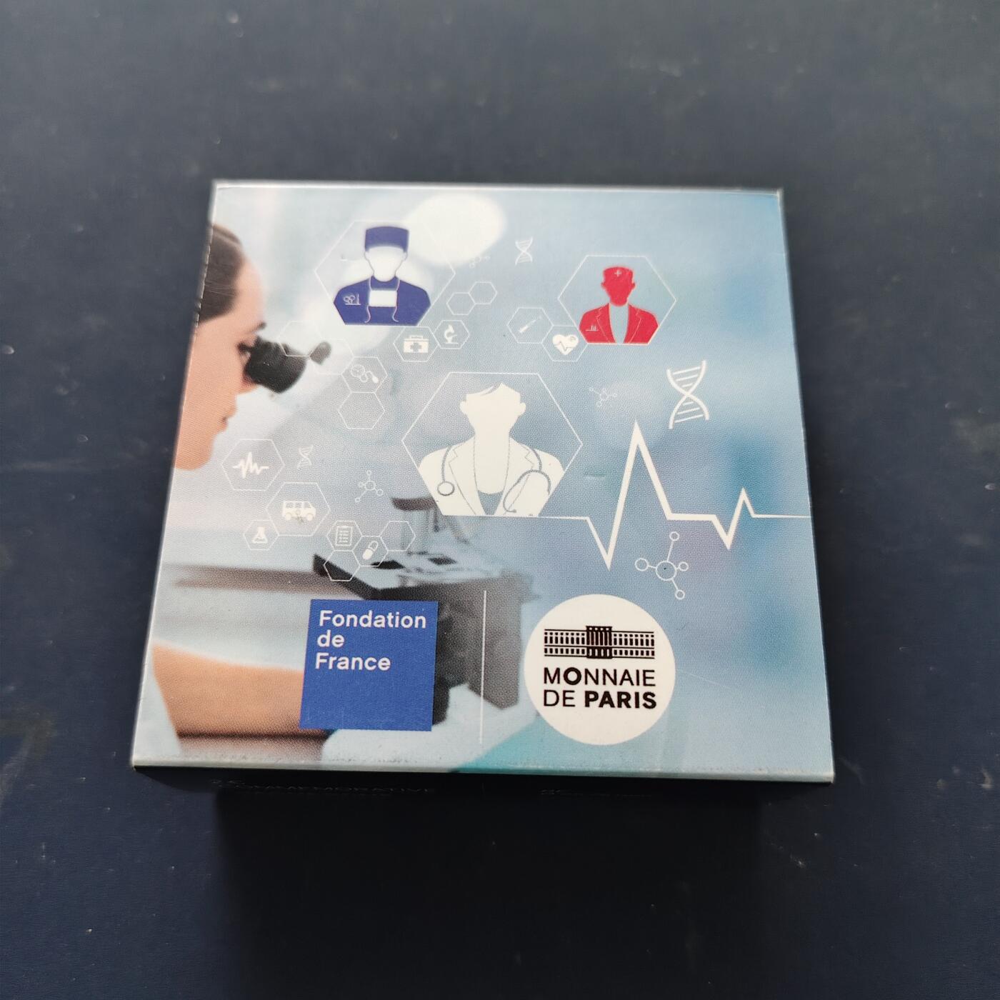 【全场包邮】纯粹捡漏拍515场 【少见】法国2020年2欧元医学研究精制纪念币-盒证全-量10000