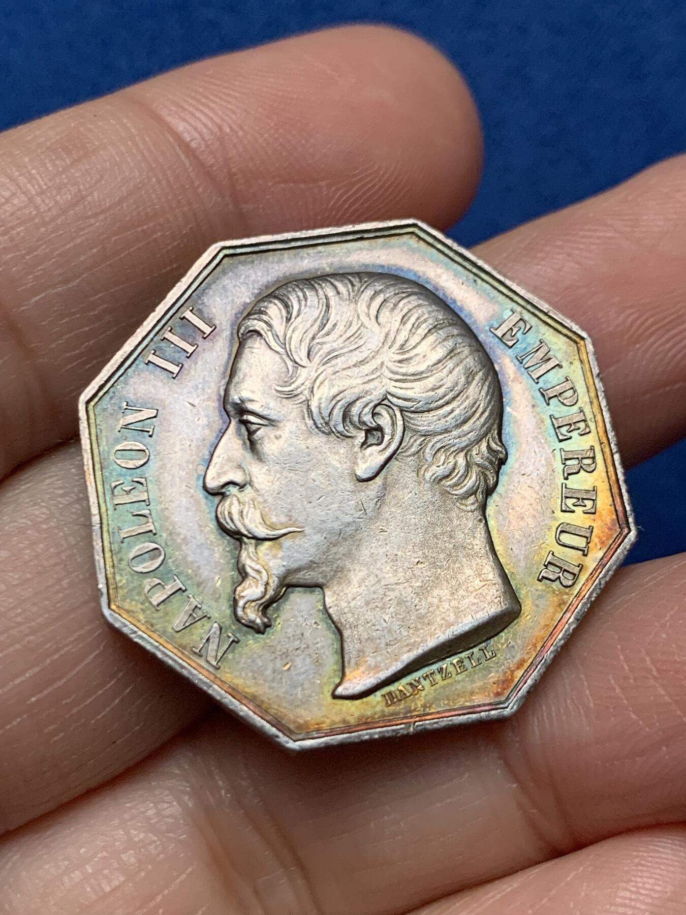 《竞宝斋》第473场 周日，周一 2场连拍 （全场包邮）欢迎送拍 法国盲童之家八角银质代币 拿三头像 15.45克 30.7mm 菱形边铭