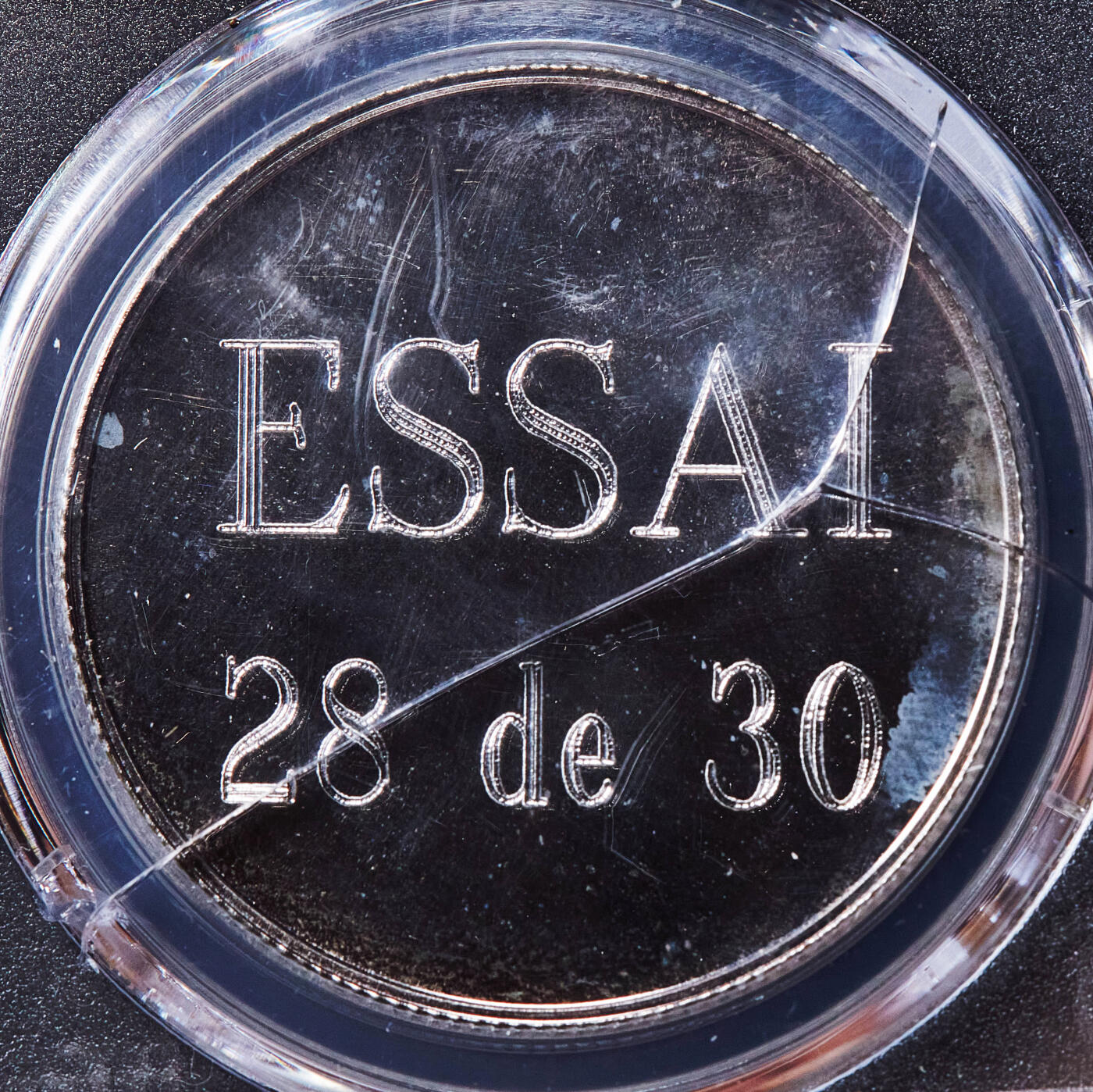 【俄甄集藏】2026年(050)04-01星期三 晚 19:30 全场包邮 布基纳法索1990年纪念独立30周年1盎司精制银样币，PCGS SP66，重31.1克，999银，发行量30枚，稀有品种，盒面有贯穿裂，见详图