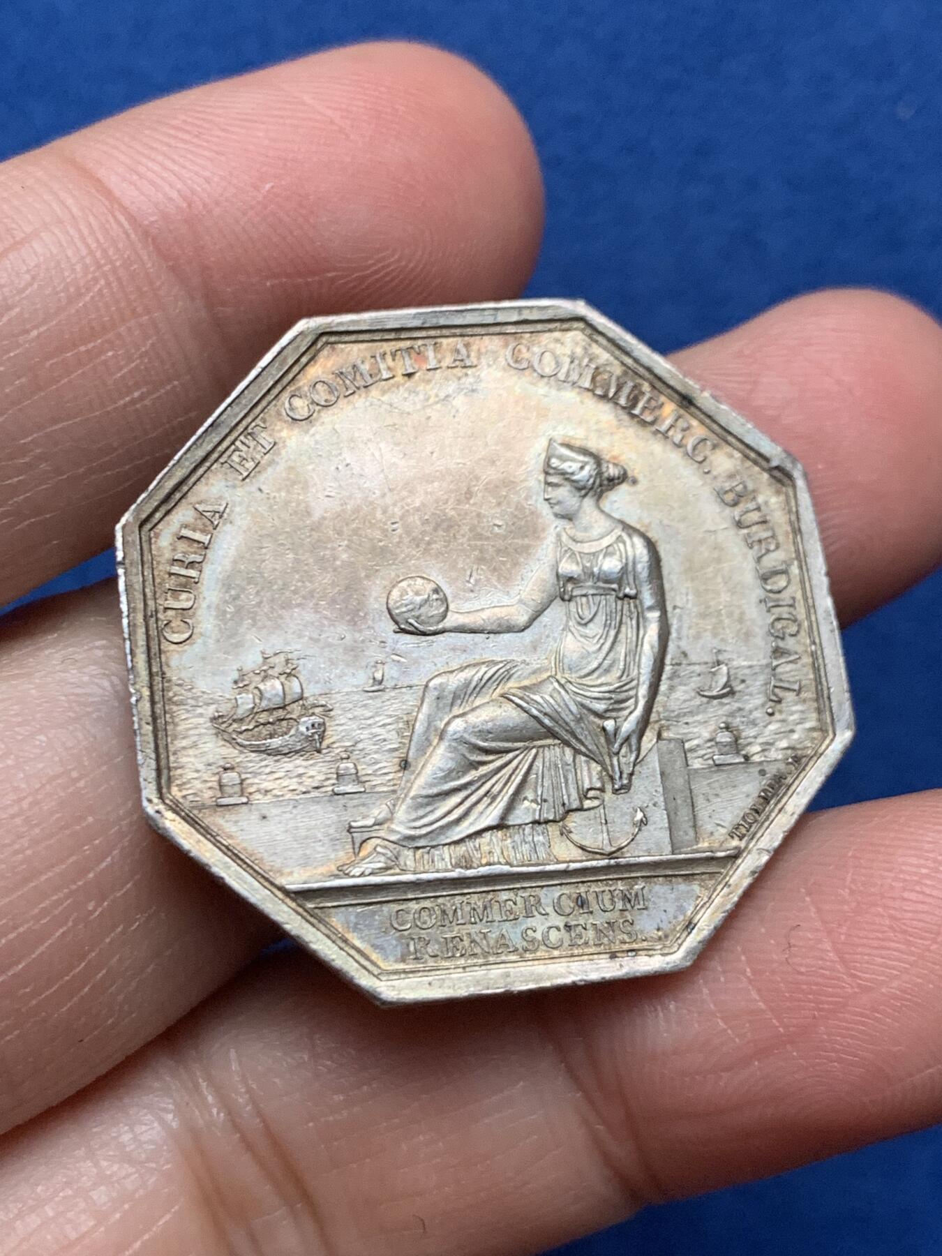 《竞宝斋》第473场 周日，周一 2场连拍 （全场包邮）欢迎送拍 法国波尔多商会八角银质代币，早期原铸无边铭，15克，33mm