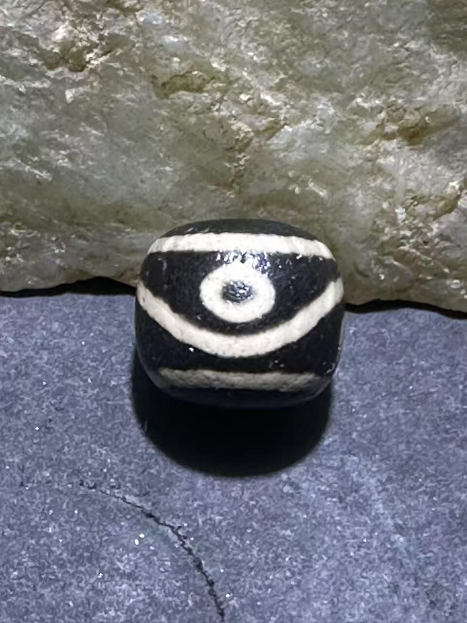 仅此一颗，精品藏传四眼随形天珠一颗