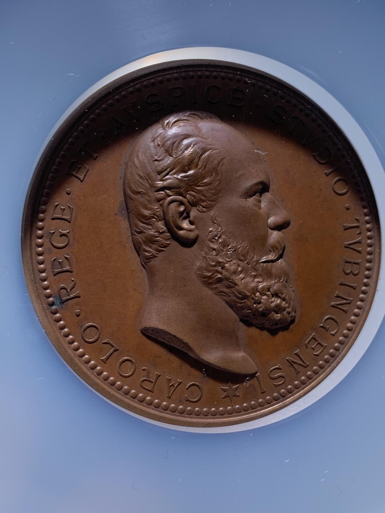 《竞宝斋》第473场 周日，周一 2场连拍 （全场包邮）欢迎送拍 NGC MS63BN 德国1877符腾堡公国蒂宾根大学建校400周年铜章 巧克力色图案饱满 52mm大规格 加大加厚盒装