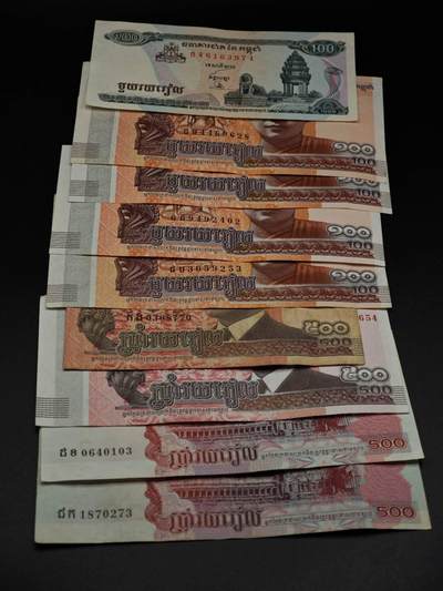  【淘币小摊】限时拍第八百八十四拍   纸币场    每周一统一发货 - 柬埔寨100-500瑞尔纸币9张【有折】