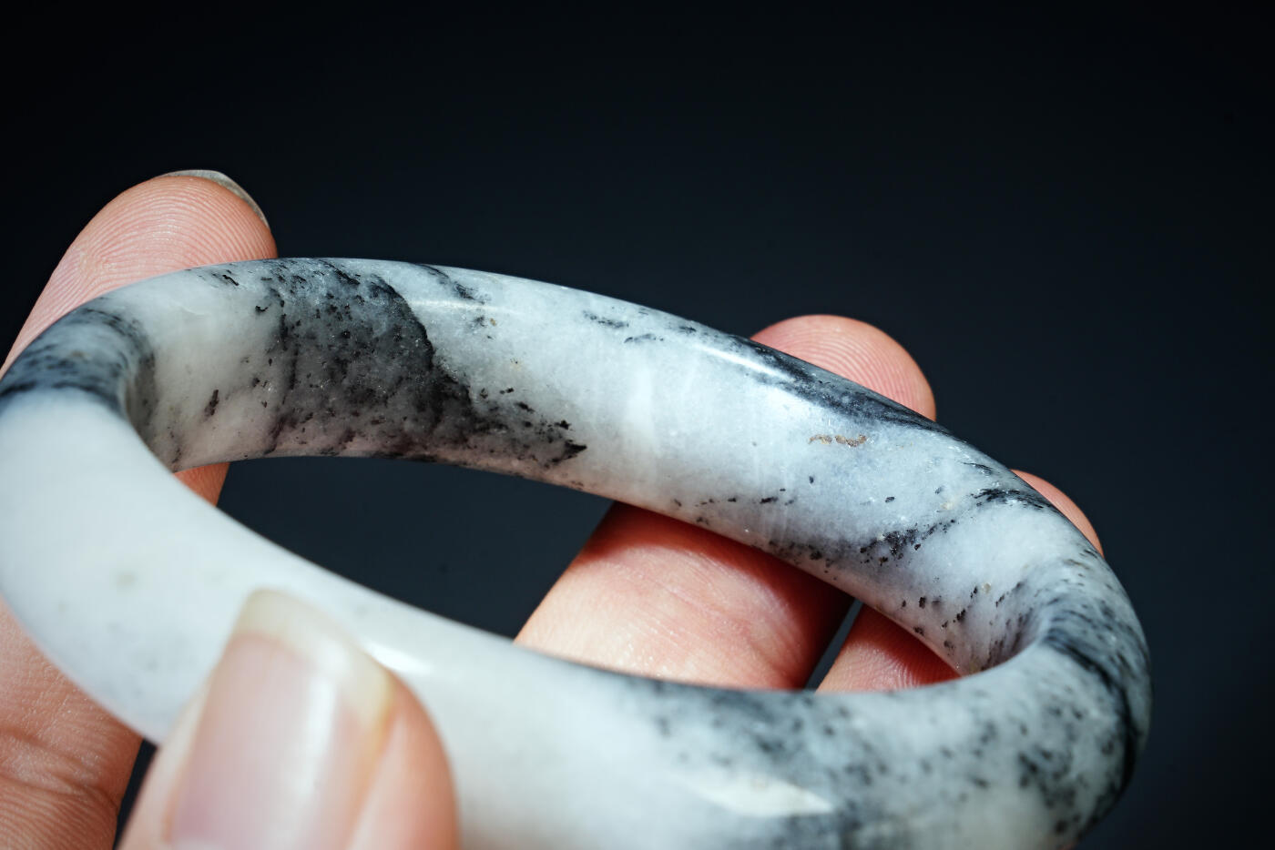 上海都达杂项专场五十八【全场包邮】  天然和田玉籽料墨玉手镯93-23