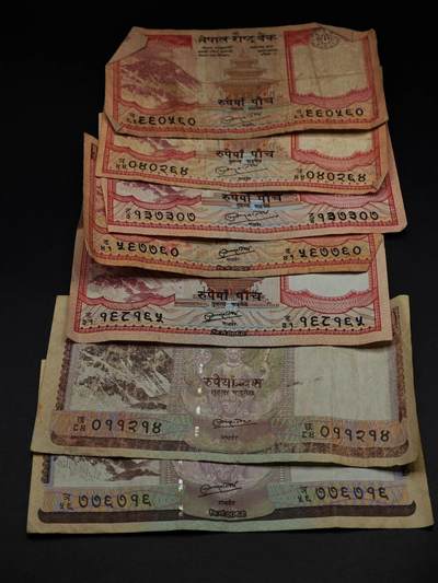  【淘币小摊】限时拍第八百八十四拍   纸币场    每周一统一发货 - 尼泊尔5-10卢比纸币7张【有折】