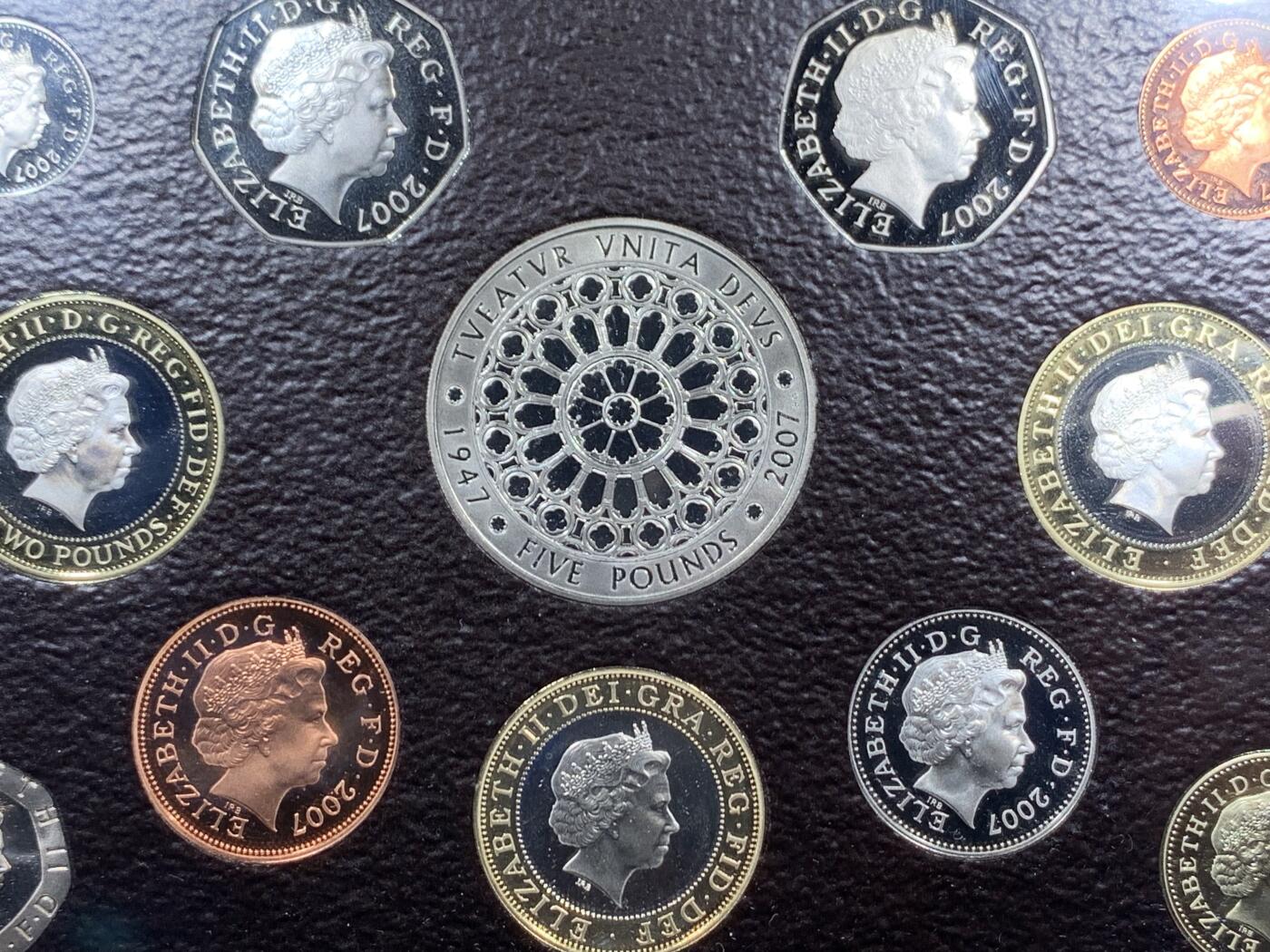 《竞宝斋》第473场 周日，周一 2场连拍 （全场包邮）欢迎送拍 英国2007年12枚装精制套币, 盒证全，品相极好