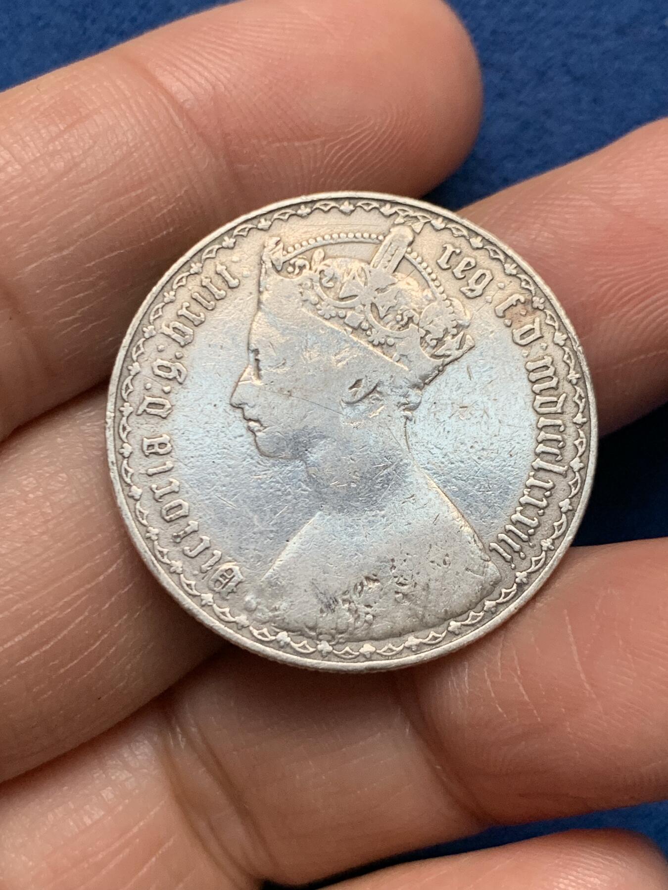 《竞宝斋》第473场 周日，周一 2场连拍 （全场包邮）欢迎送拍 英国1883年哥特体维多利亚银币