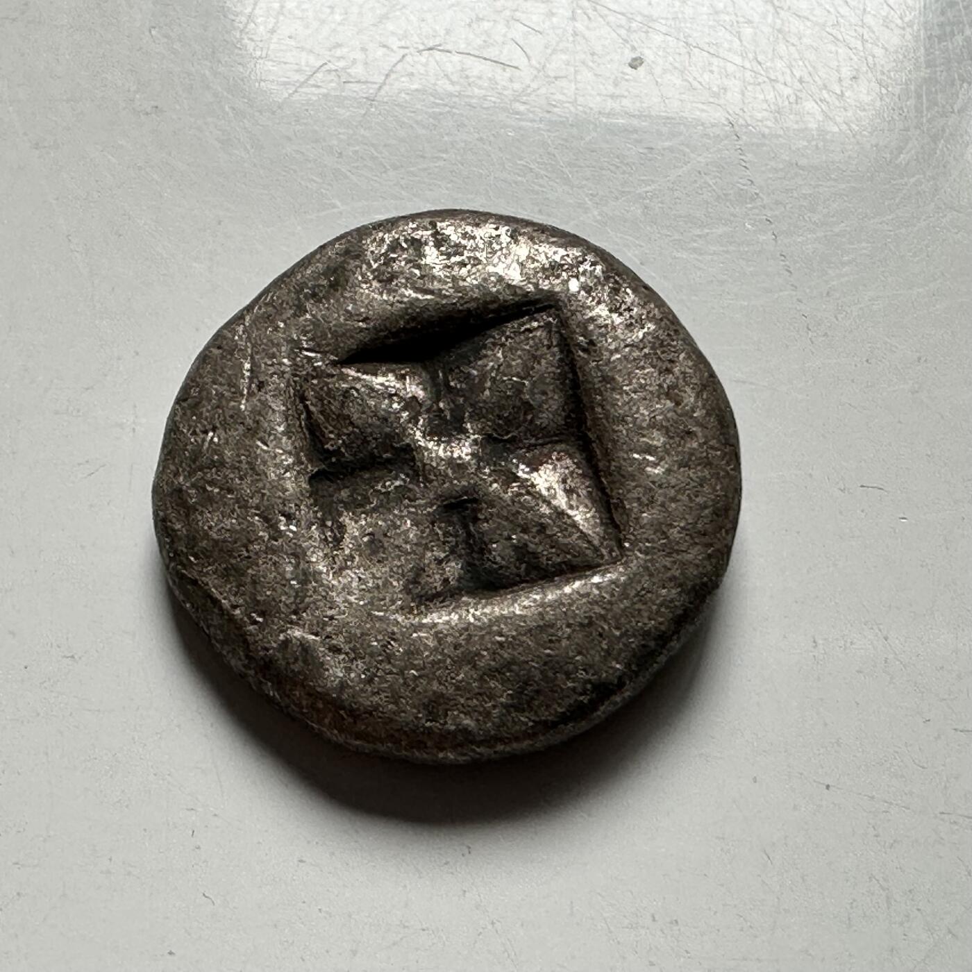 🌹外币初藏🌹🐯2026年第33场   每周二四六晚8️⃣点 接代拍 三佛齐 约公元7-13世纪 三叉戟方点 银币 b