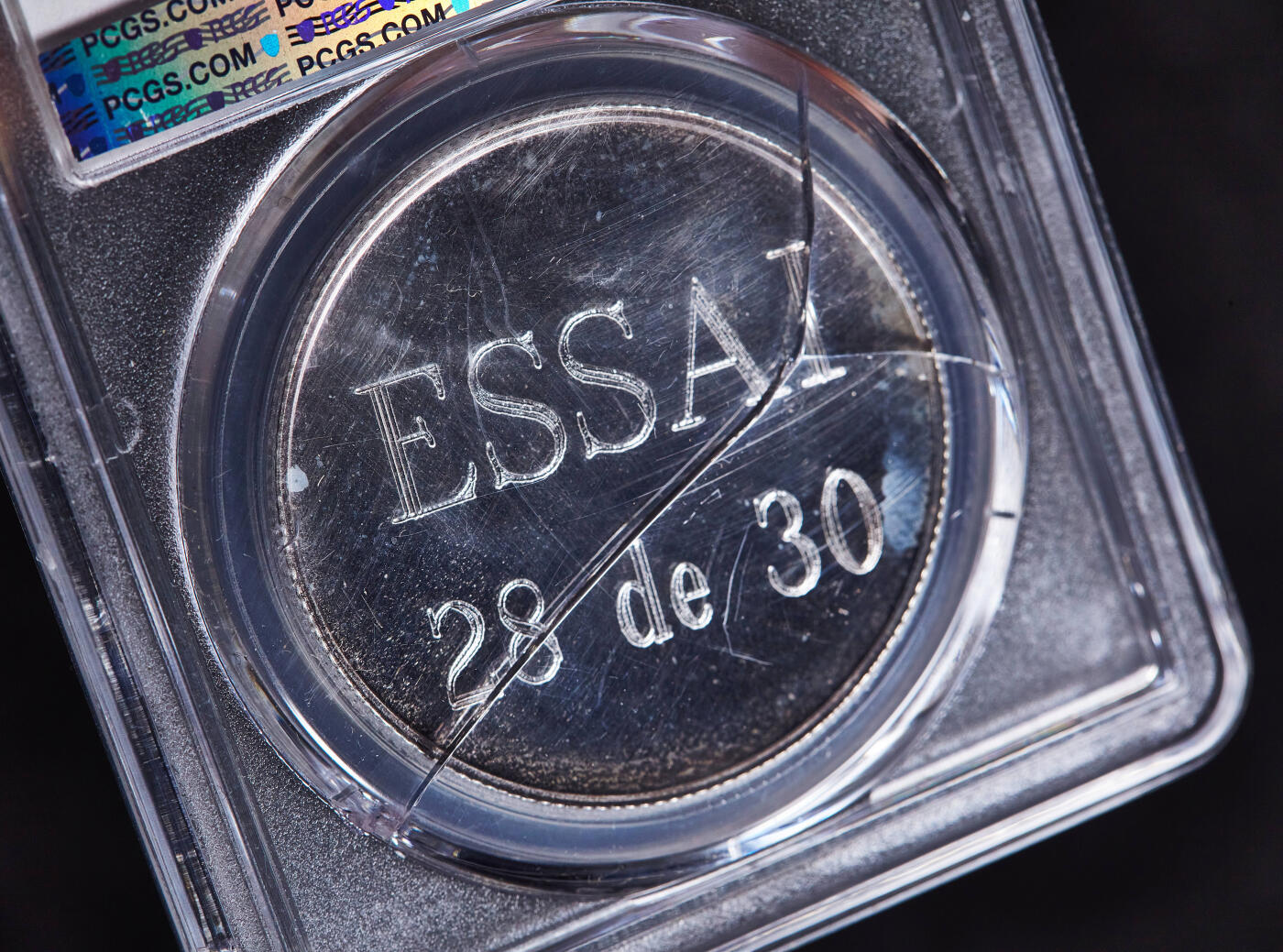 【俄甄集藏】2026年(050)04-01星期三 晚 19:30 全场包邮 布基纳法索1990年纪念独立30周年1盎司精制银样币，PCGS SP66，重31.1克，999银，发行量30枚，稀有品种，盒面有贯穿裂，见详图