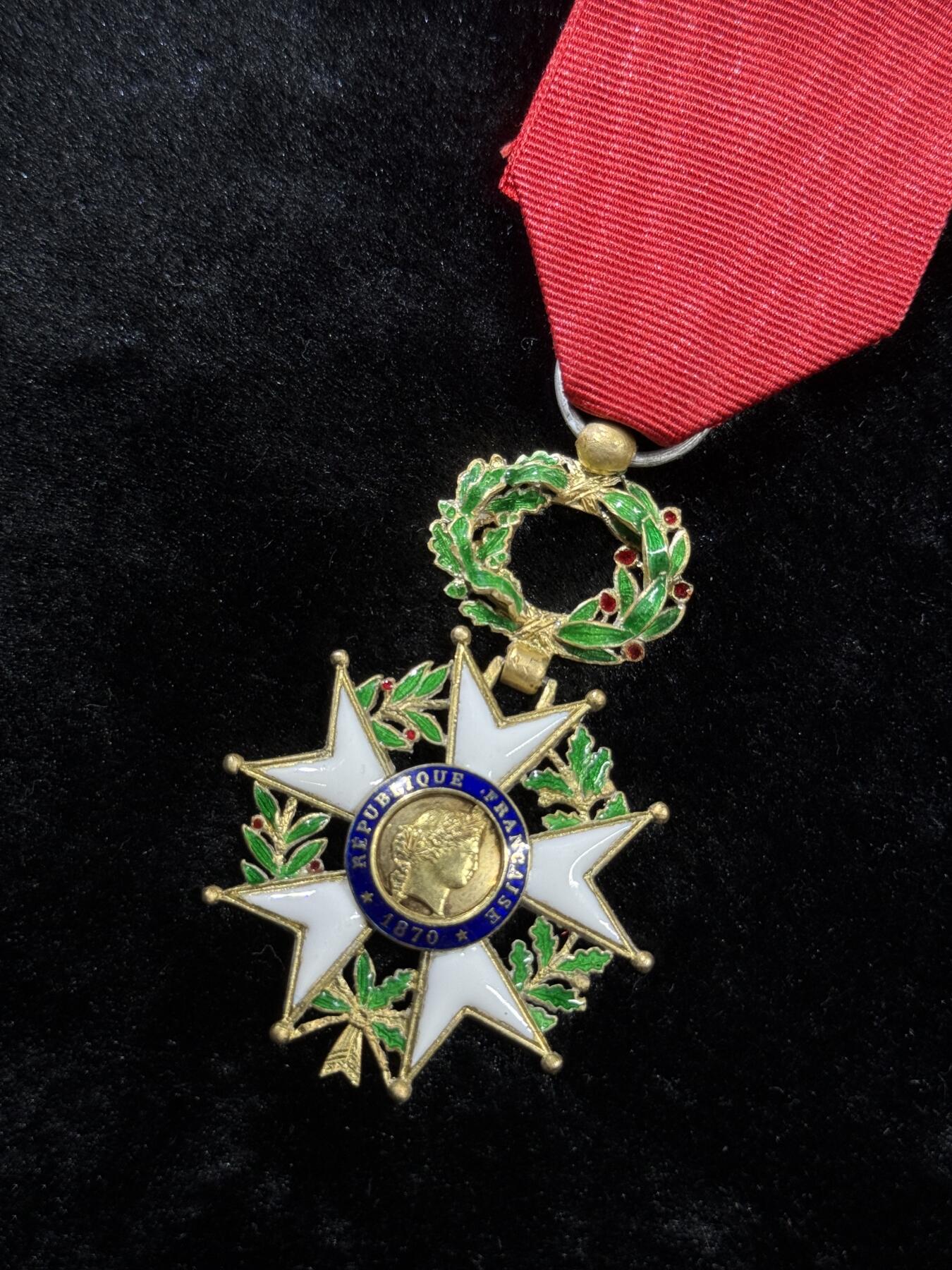 戎马世界章牌大赏，第112期 法国荣誉军团勋章，珠宝商定制立体花环版，银制