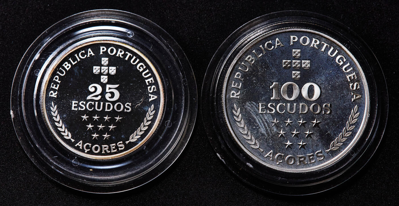 【俄甄集藏】2026年(050)04-01星期三 晚 19:30 全场包邮 葡萄牙1980年纪念亚述尔群岛自治区25、100埃斯库多精制银币2枚套，原盒证，重量：11克/16.5克，925银，发行量20000套，少见品种