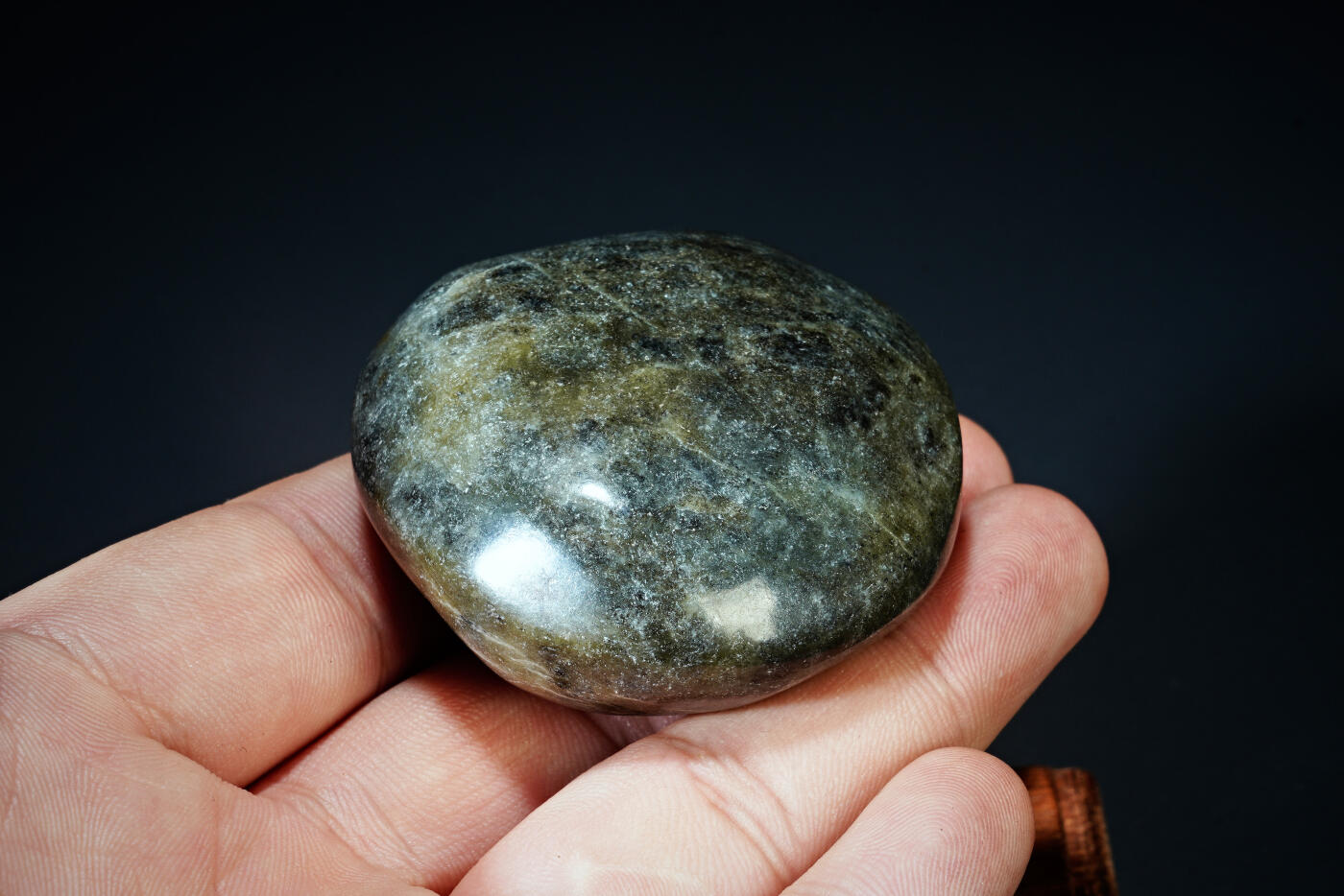 上海都达杂项专场五十八【全场包邮】  和田玉原石随型摆件连座93-83