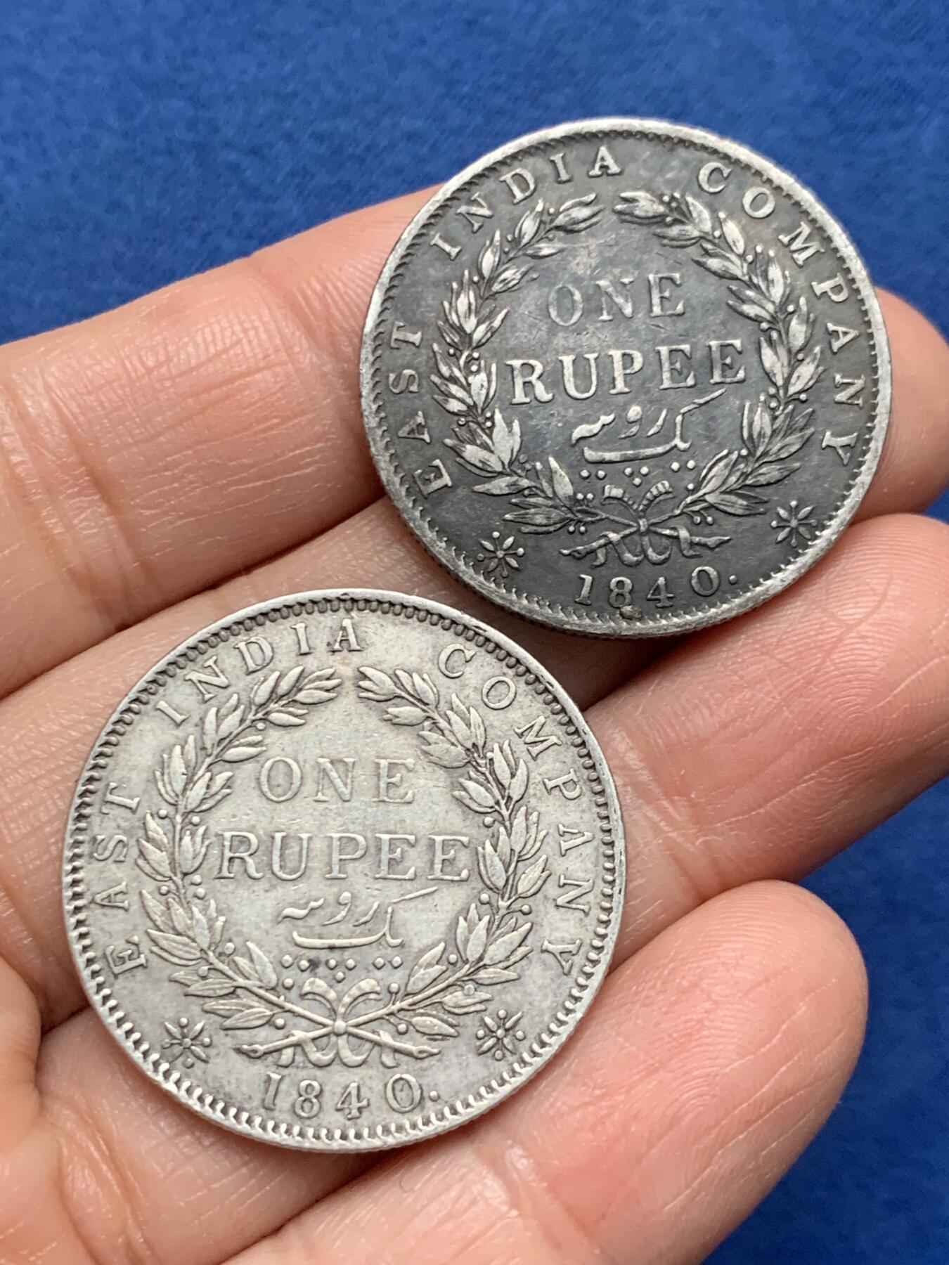 《竞宝斋》第473场 周日，周一 2场连拍 （全场包邮）欢迎送拍 两枚一组 东印度公司1840年维多利亚女王单辫1卢比银币 总重23克