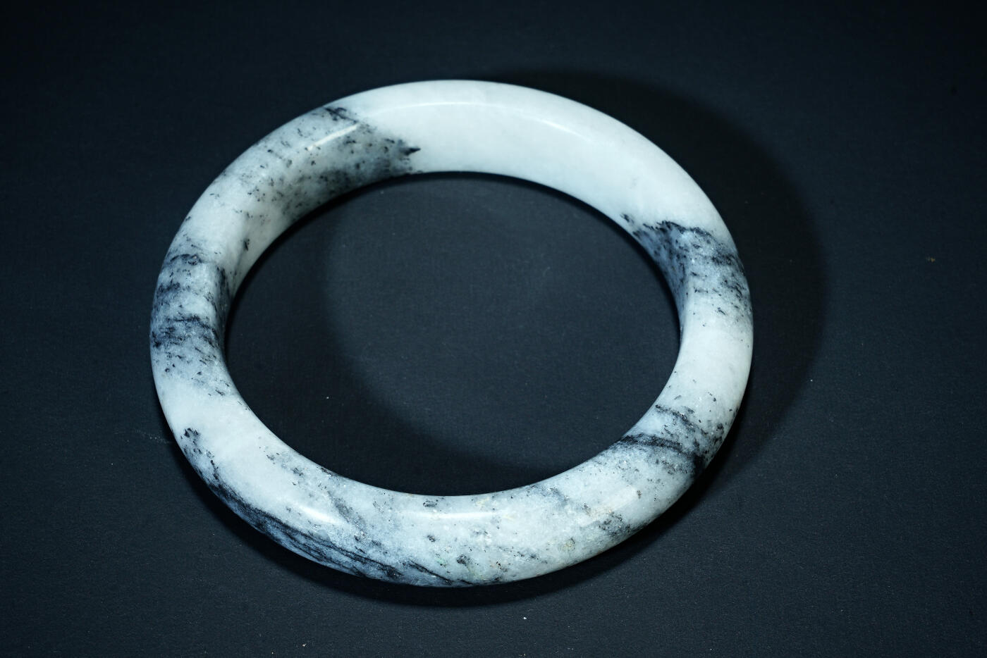 上海都达杂项专场五十八【全场包邮】  天然和田玉籽料墨玉手镯93-23