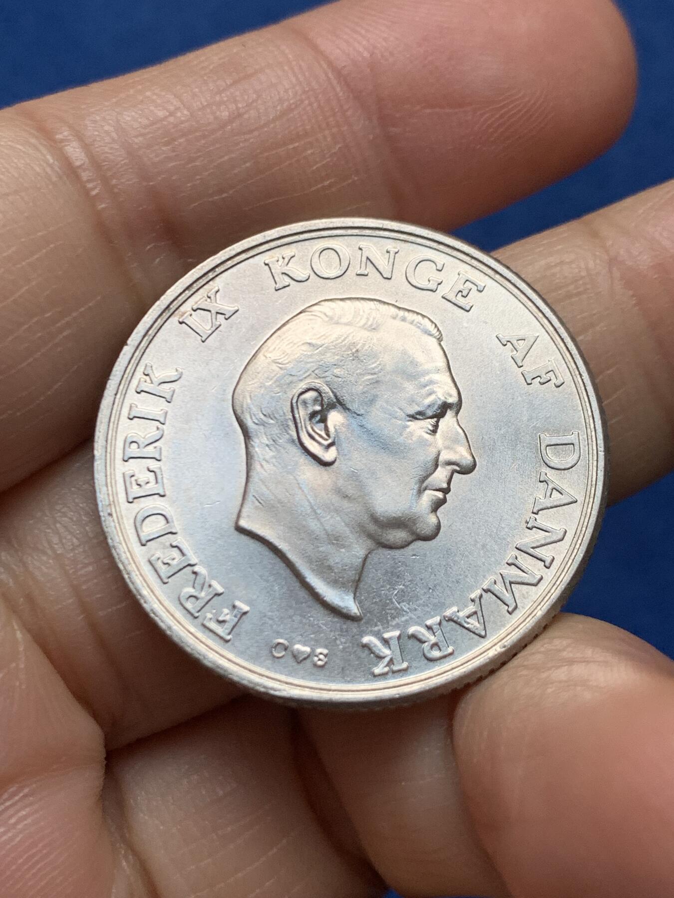 《竞宝斋》第473场 周日，周一 2场连拍 （全场包邮）欢迎送拍 丹麦1958年弗雷德里克九世-玛格丽特公主双面人像2克朗银币 800银 重约15克