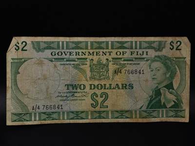  【淘币小摊】限时拍第八百八十四拍   纸币场    每周一统一发货 - 斐济2元纸币【有折】