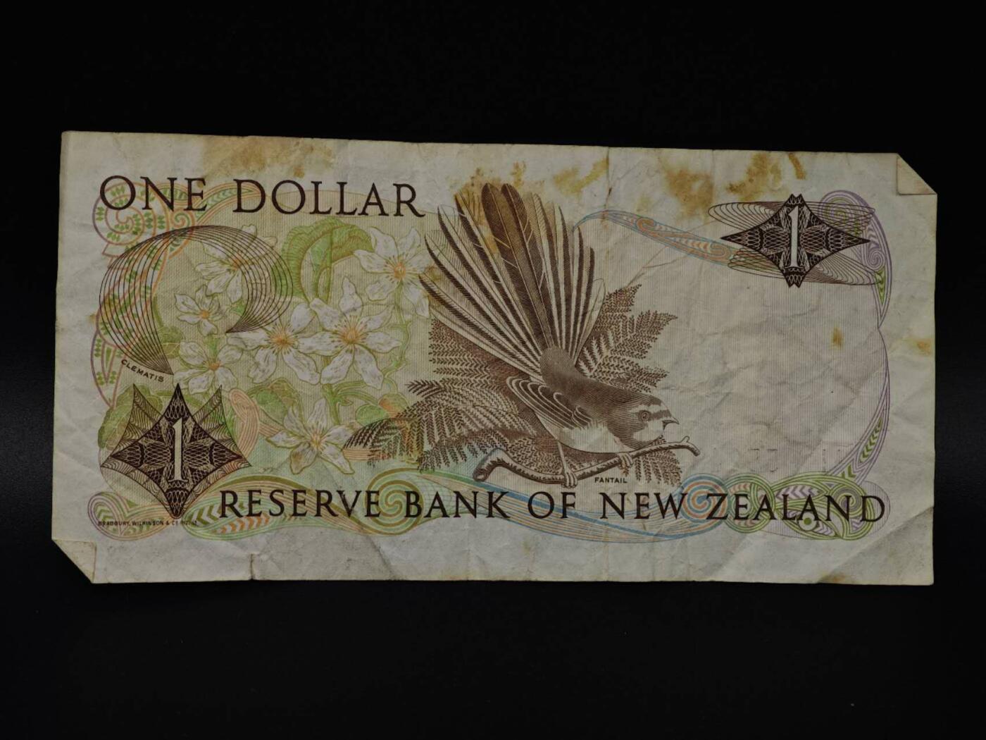  【淘币小摊】限时拍第八百八十四拍   纸币场    每周一统一发货 新西兰1元纸币【有折】