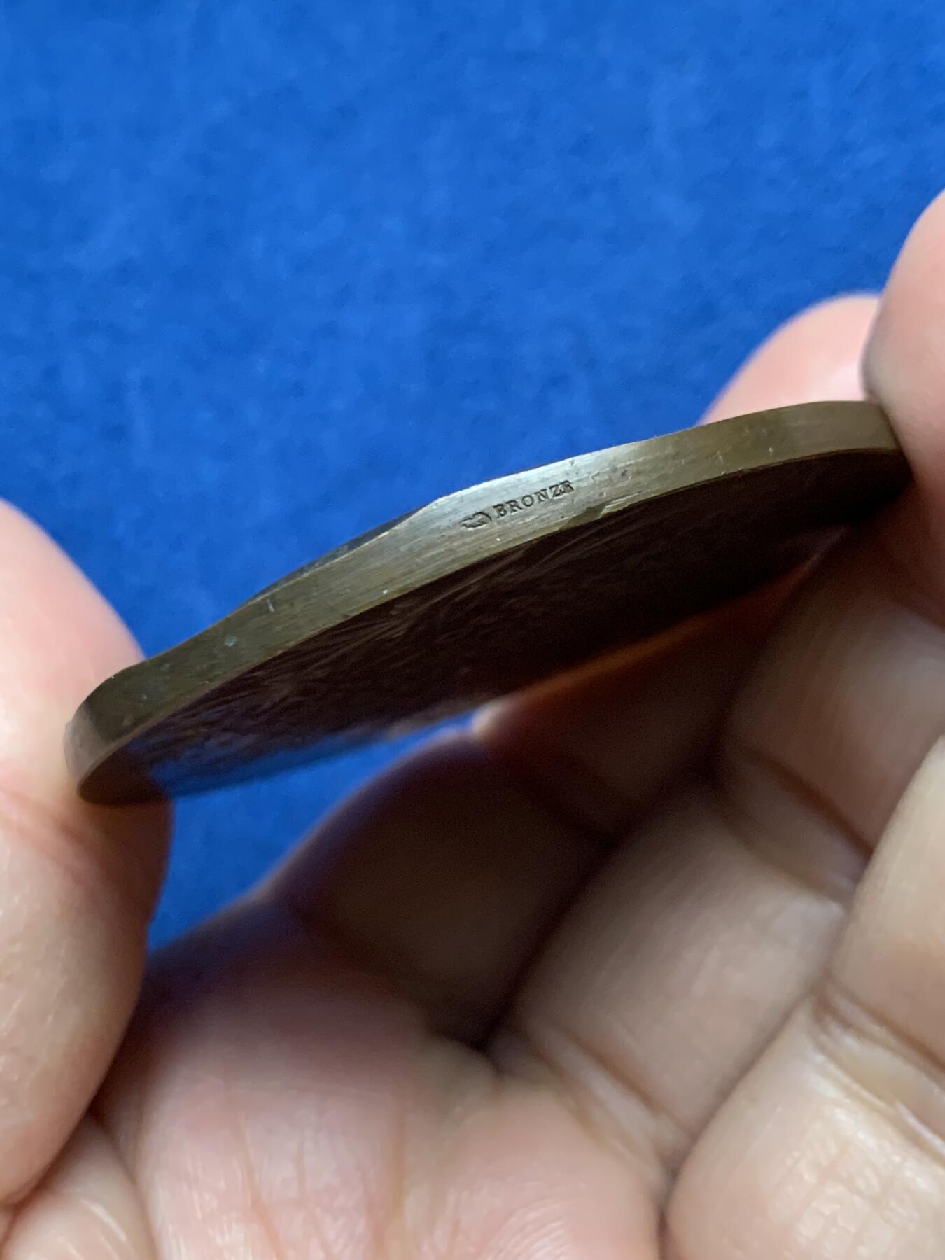 《竞宝斋》第473场 周日，周一 2场连拍 （全场包邮）欢迎送拍 1850-1900名家JC Chaplain作1896年亨利·瓦隆青铜奖章  亨利·保罗·亚森特·瓦隆（1879-1962）是法国哲学家、社会心理学家、神经精神病学家、教师及社会主义政治家，法兰西学会成员。59.6克 49.8mm 丰饶角铜标