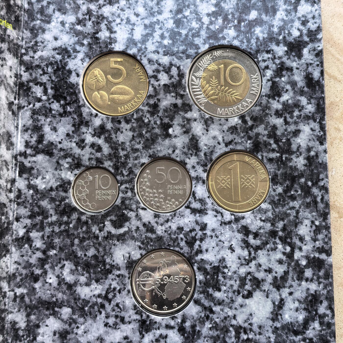 道一币馆币章第一百七十场 原包装 芬兰1999年加入欧元区纪念套币五枚+纪念章