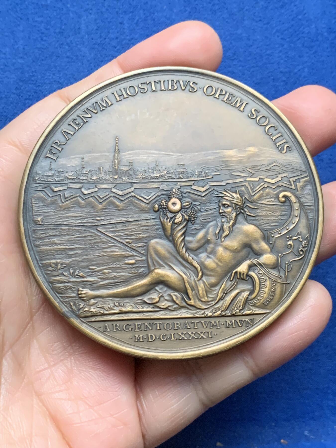 《竞宝斋》第473场 周日，周一 2场连拍 （全场包邮）欢迎送拍 路易十四攻占斯特拉斯堡纪念大铜章 169.1克 71mm 丰饶角铜标 后铸版本 细节不错