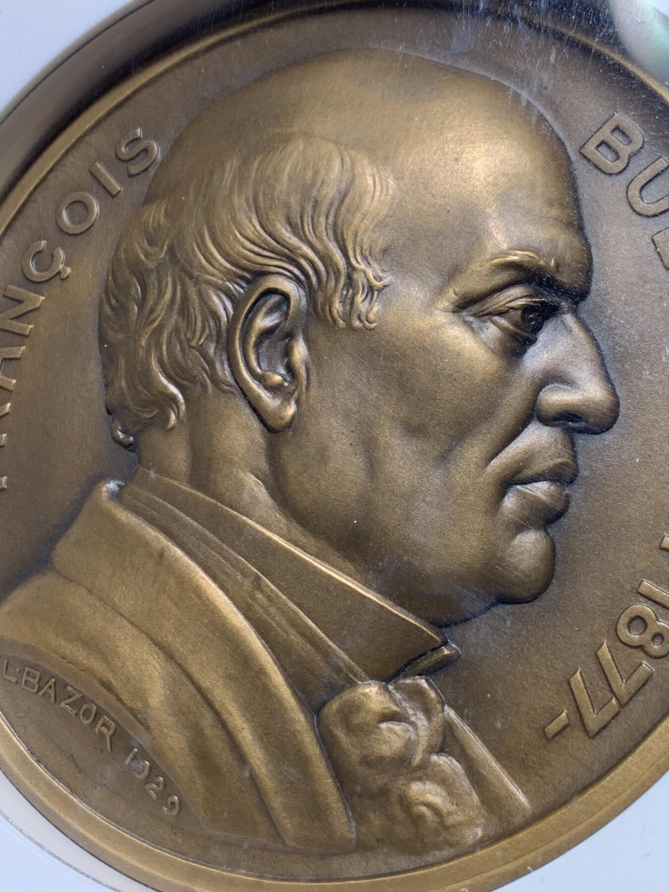 《竞宝斋》第473场 周日，周一 2场连拍 （全场包邮）欢迎送拍 NGC MS65BN 法国 “两世界评论” 创刊百年纪念大铜章，顶级品相 约98mm 重约450克 超大直径，加大加厚盒。3月11日最近记录550英镑成交 附图