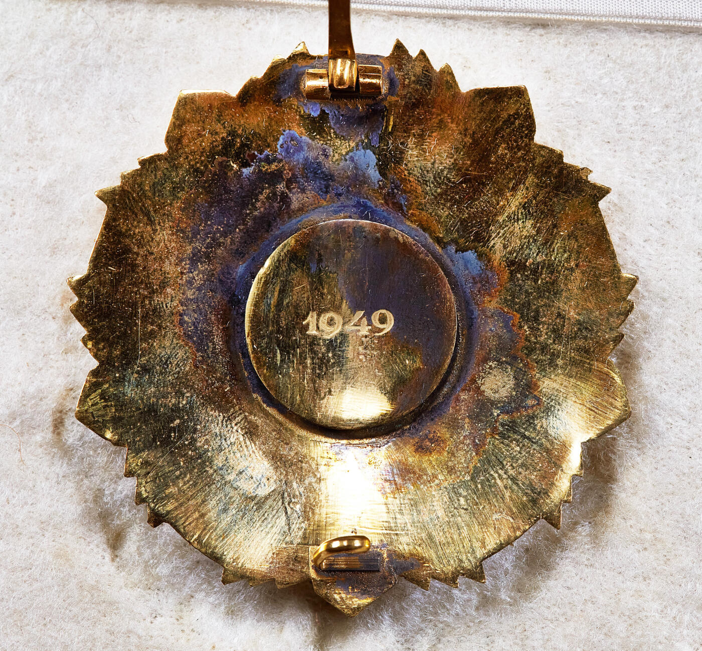 【俄甄集藏】2026年(050)04-01星期三 晚 19:30 全场包邮 匈牙利人民共和国一级共和国勋章，原盒，铜质镀金，局部珐琅，匈牙利人民共和国最高等级勋章，星章直径：70mm，重量：83.5克；挂章直径：43mm，含绶带重量：25克，共发行169枚，该版为1949-1953年早期版