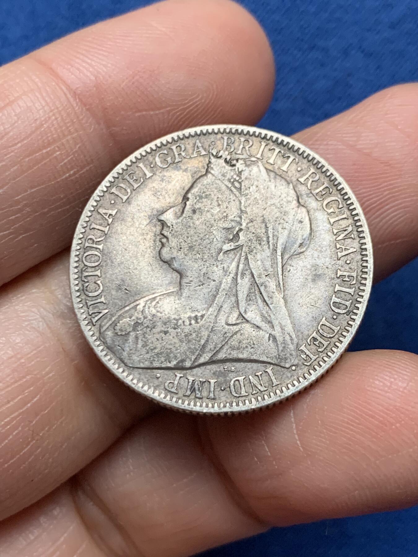 《竞宝斋》第473场 周日，周一 2场连拍 （全场包邮）欢迎送拍 英国1898年维多利亚披纱2先令银币