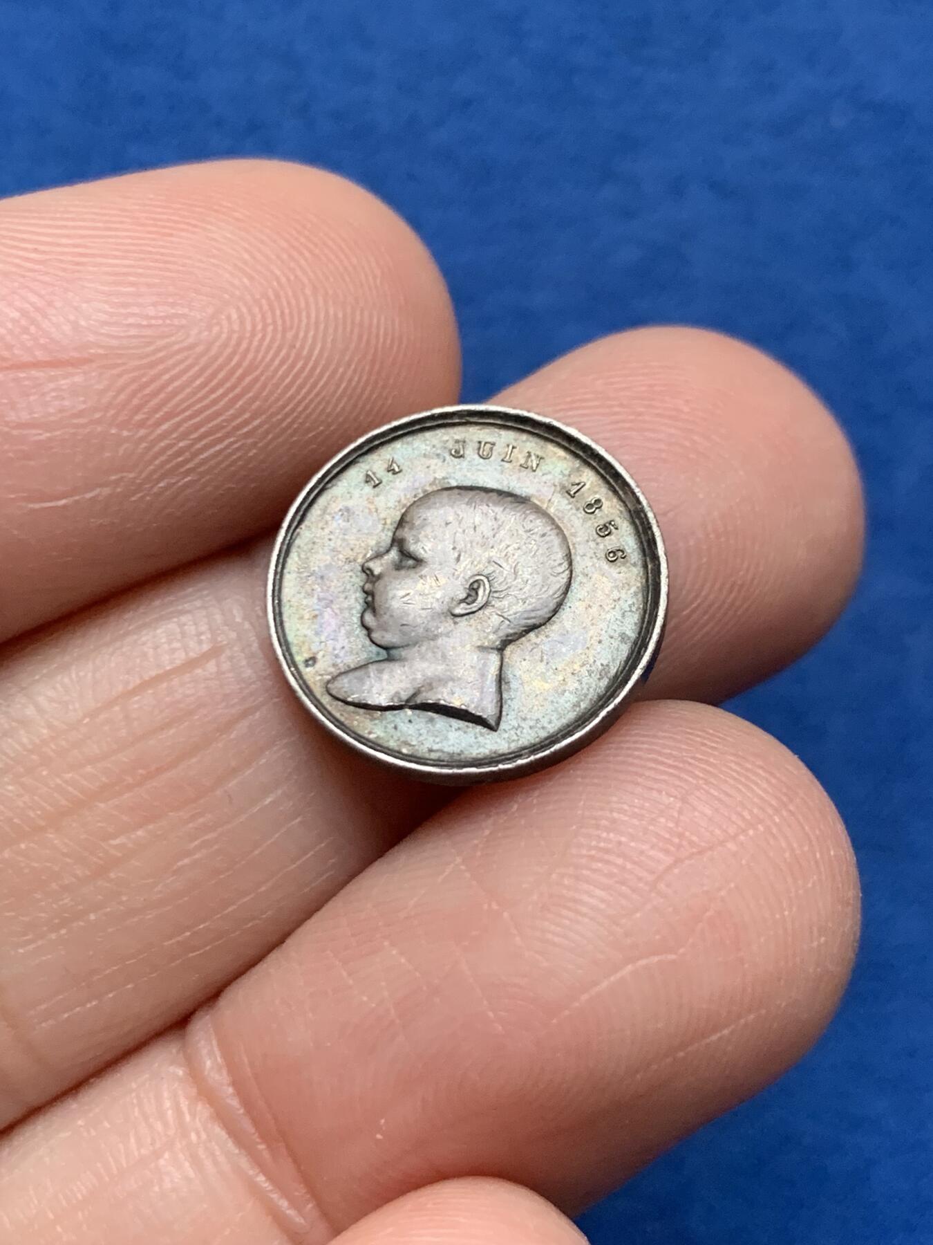 《竞宝斋》第473场 周日，周一 2场连拍 （全场包邮）欢迎送拍 法国1856年拿破仑四世洗礼纪念银章，1.9克，15.7mm