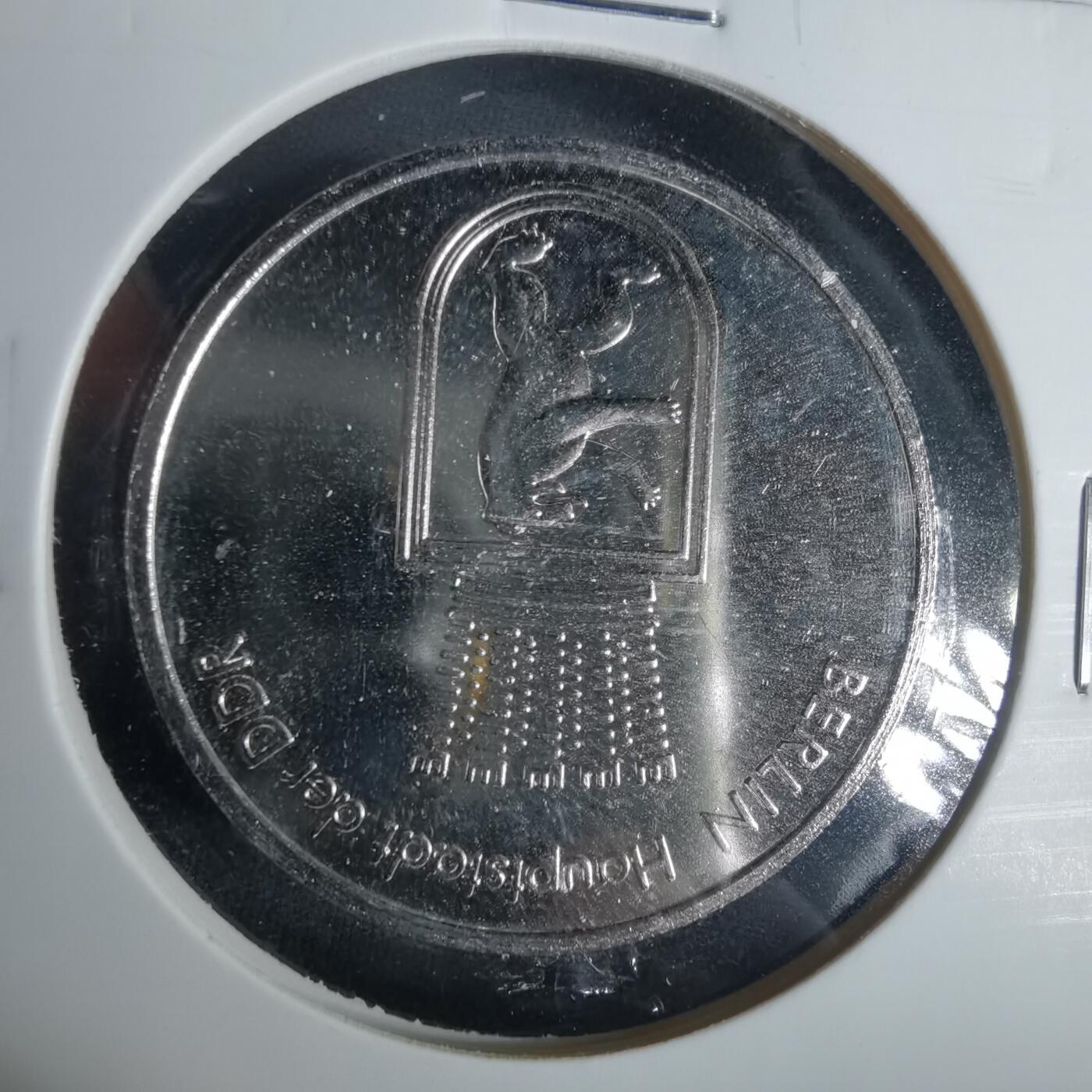 沼泽如烟--第1033场 纪念章