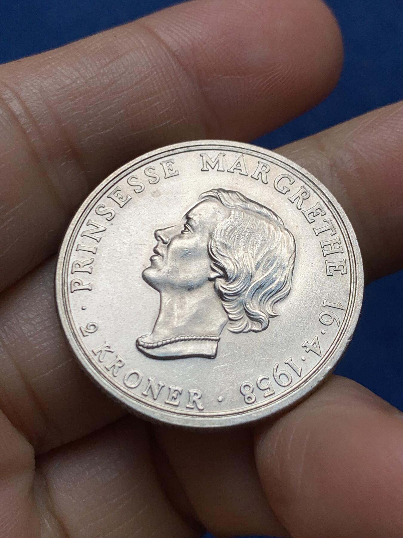 《竞宝斋》第473场 周日，周一 2场连拍 （全场包邮）欢迎送拍 丹麦1958年弗雷德里克九世-玛格丽特公主双面人像2克朗银币 800银 重约15克