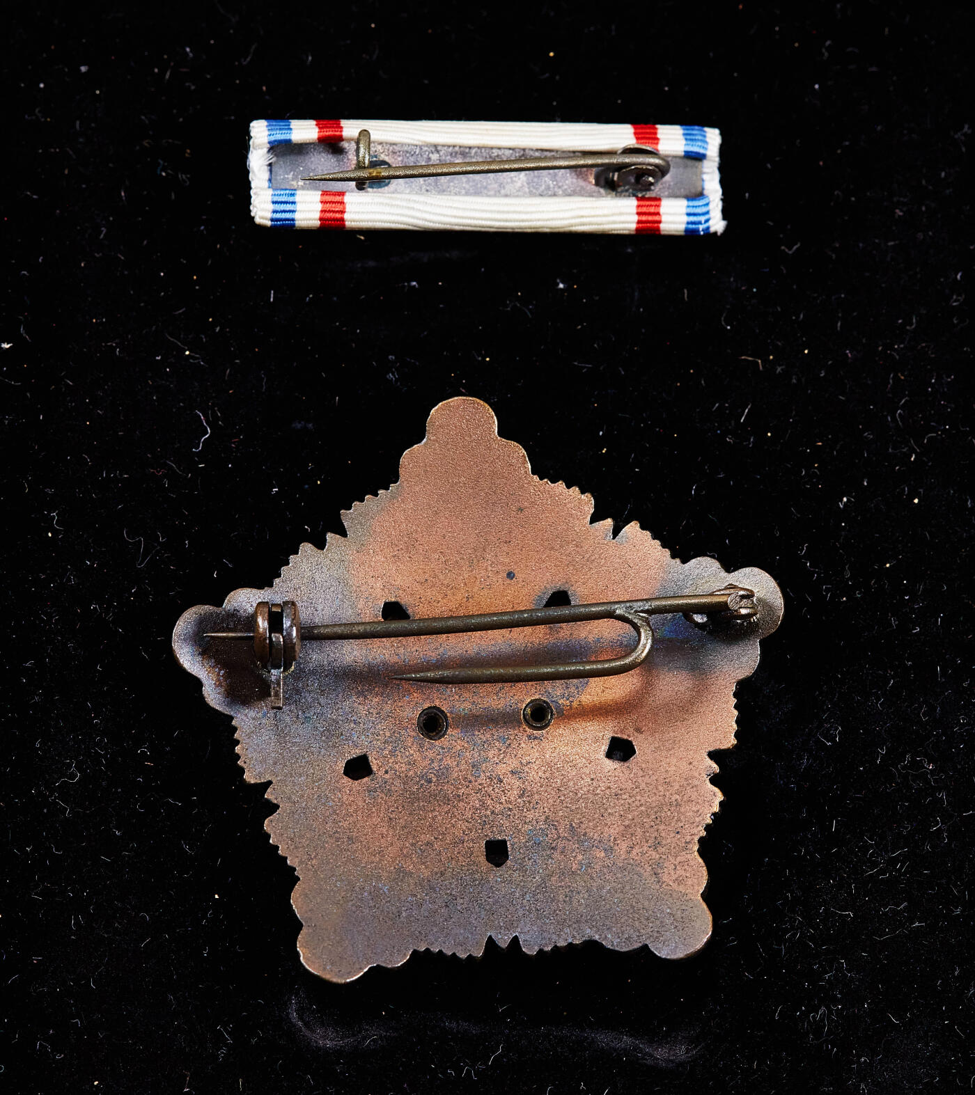 【俄甄集藏】2026年(050)04-01星期三 晚 19:30 全场包邮 南斯拉夫三级共和国勋章，原盒带略，铜质局部镀金珐琅，直径：47mm，重量：27.3克