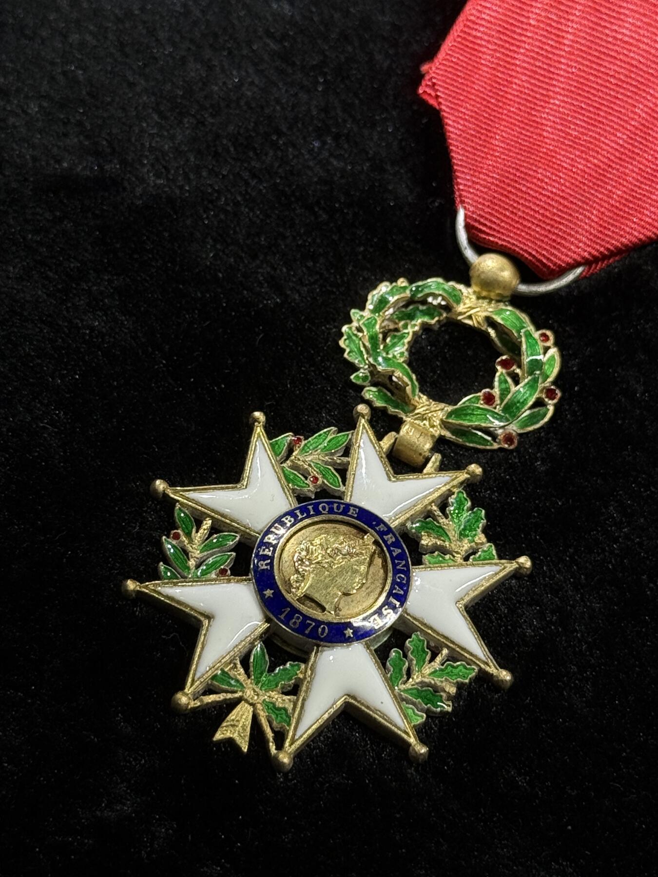 戎马世界章牌大赏，第112期 法国荣誉军团勋章，珠宝商定制立体花环版，银制