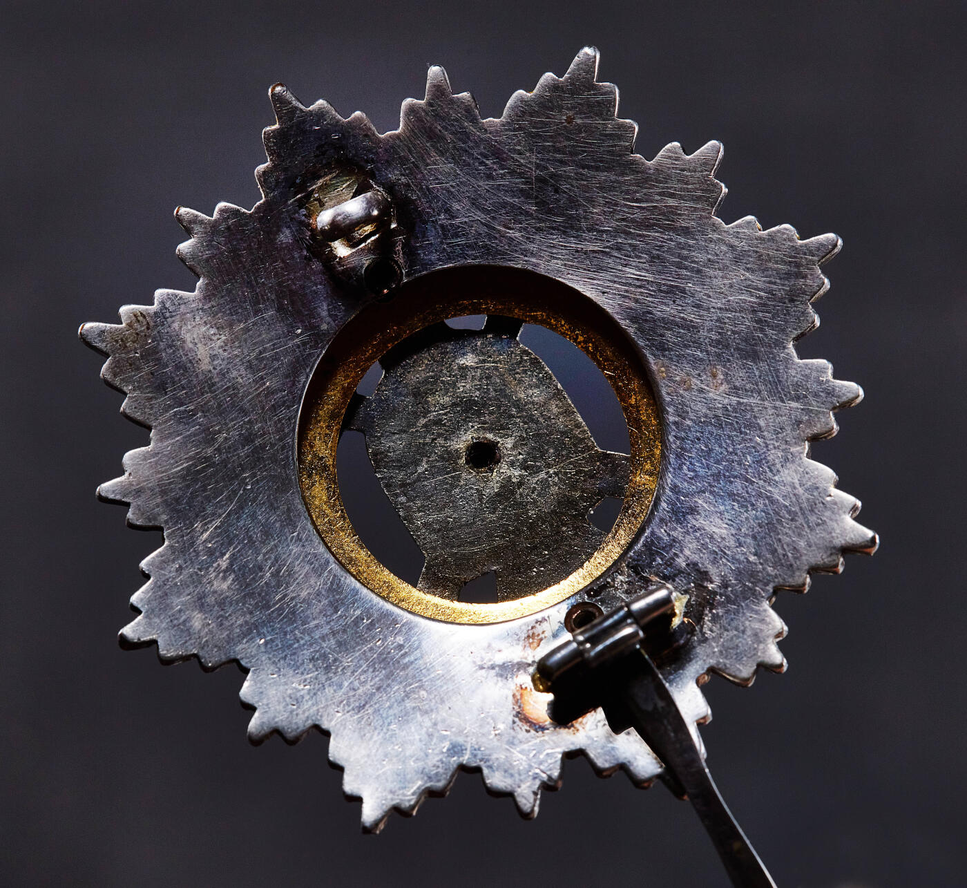 【俄甄集藏】2026年(050)04-01星期三 晚 19:30 全场包邮 南斯拉夫一级军事功勋勋章，银质局部珐琅，原盒带证，六火炬版，稀有品种，直径：70mm，重量：87.2克