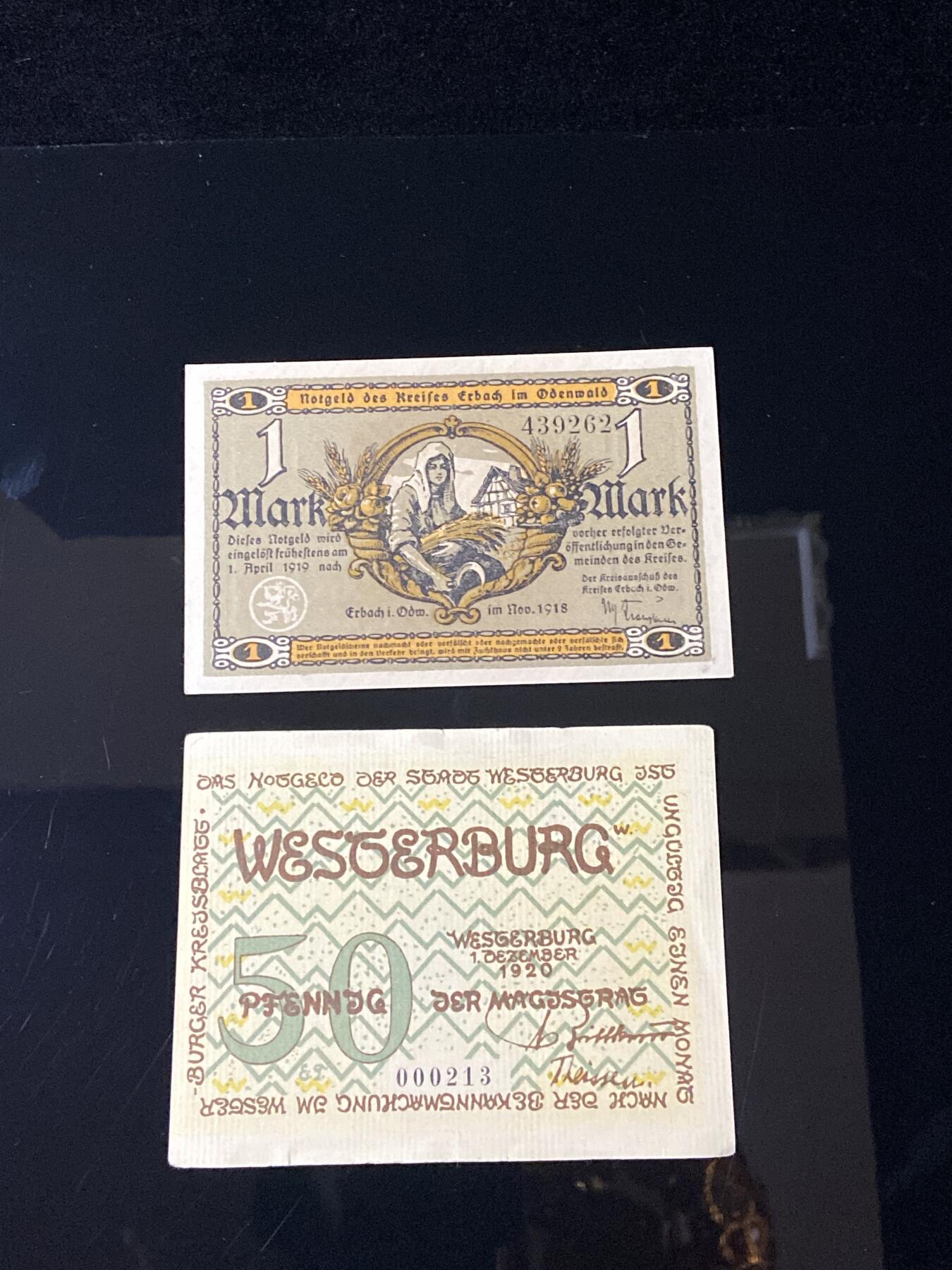 2026年第三十七场(总第二百零六场）德紧纸币特拍场(佣金3%，最低1元) 上方 1马克（1 Mark） 埃尔巴赫（Erbach i.O. ) ，下方 50芬尼（50 Pfennig） 韦斯特堡（Westerburg） 韦斯特堡市名+市政盾徽，几何纹装饰，呈现市政金融主题