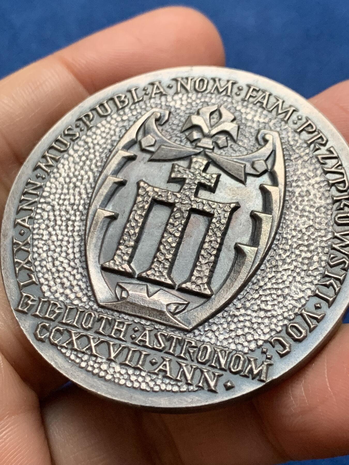 《竞宝斋》第473场 周日，周一 2场连拍 （全场包邮）欢迎送拍 1965年波兰耶德热尤夫国际历史学家大会铜章 59.6克 49.7mm 带盒