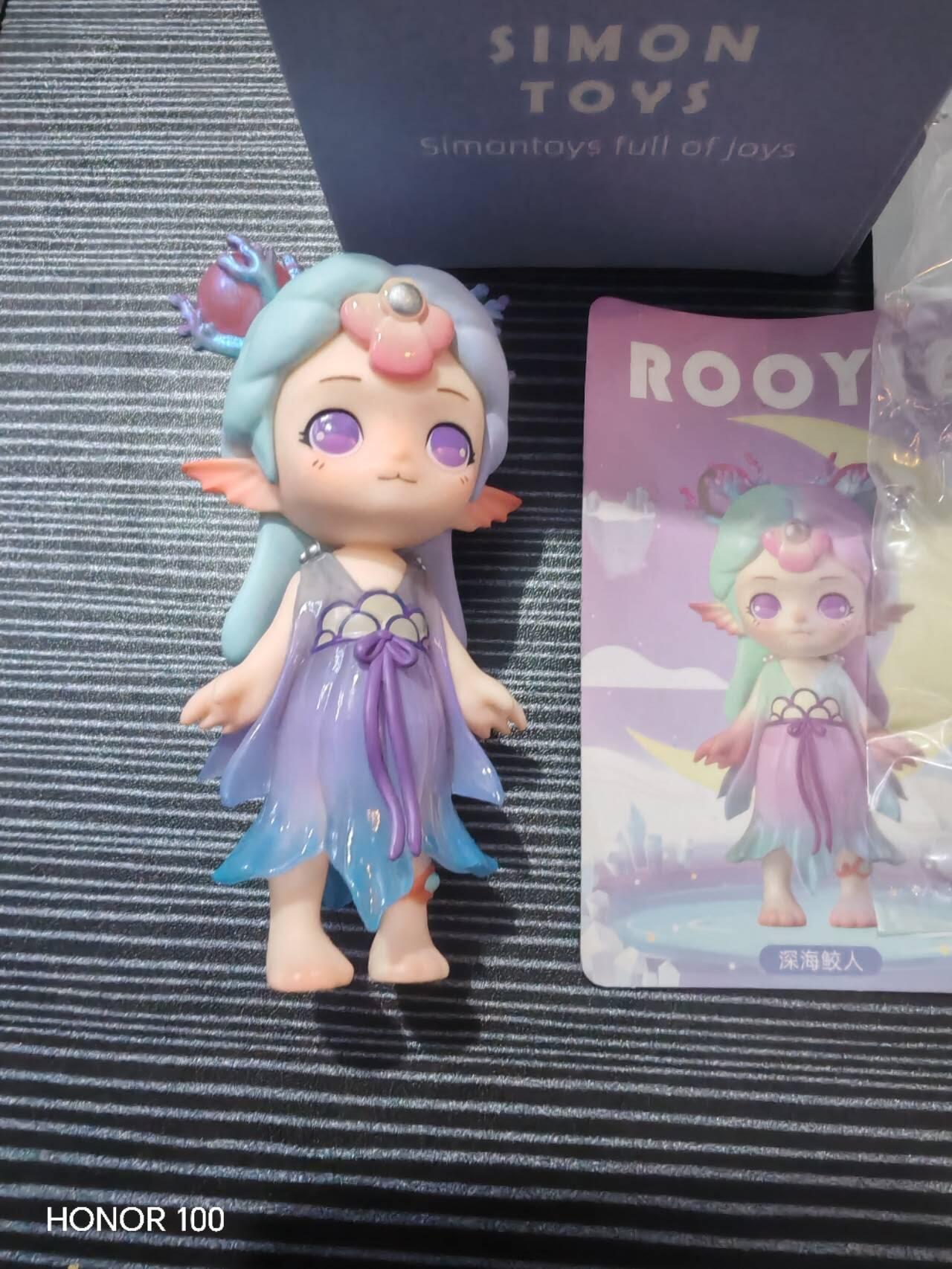 正版盲盒专场 这是 SIMONTOYS 出品的「ROOYIE（箩伊）东方仙境灵兽系列」盲盒手办，你拆出的款式是 深海鲛人。