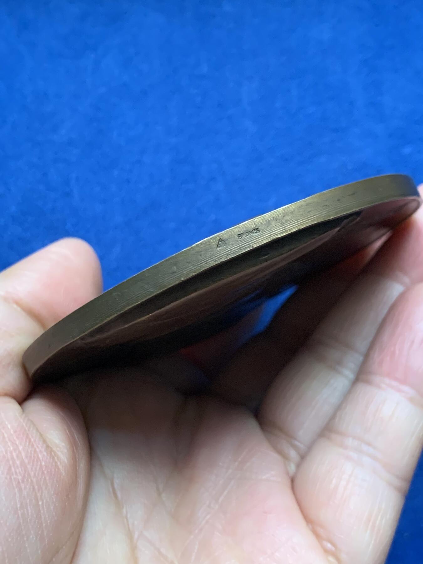 《竞宝斋》第473场 周日，周一 2场连拍 （全场包邮）欢迎送拍 名家Dammann作1937年阿尔贝·奥唐晋升荣誉军团司令官级双面大铜章 少见 236.8克 79.7mm 三角铜标