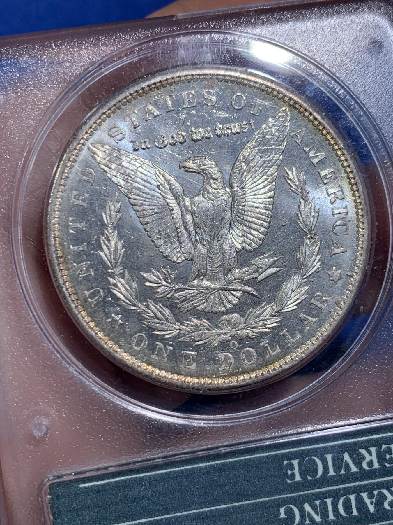 《竞宝斋》第473场 周日，周一 2场连拍 （全场包邮）欢迎送拍 PCGS MS64PL 美国1904-O 摩根1美元大银币，绝版初代P盒，盒子历史就已近40年。 PL大多是白币，彩币出PL极难，此枚绚丽五彩+PL镜面+绝版盒，真正藏家品质，摇摇乐不可多得的品种