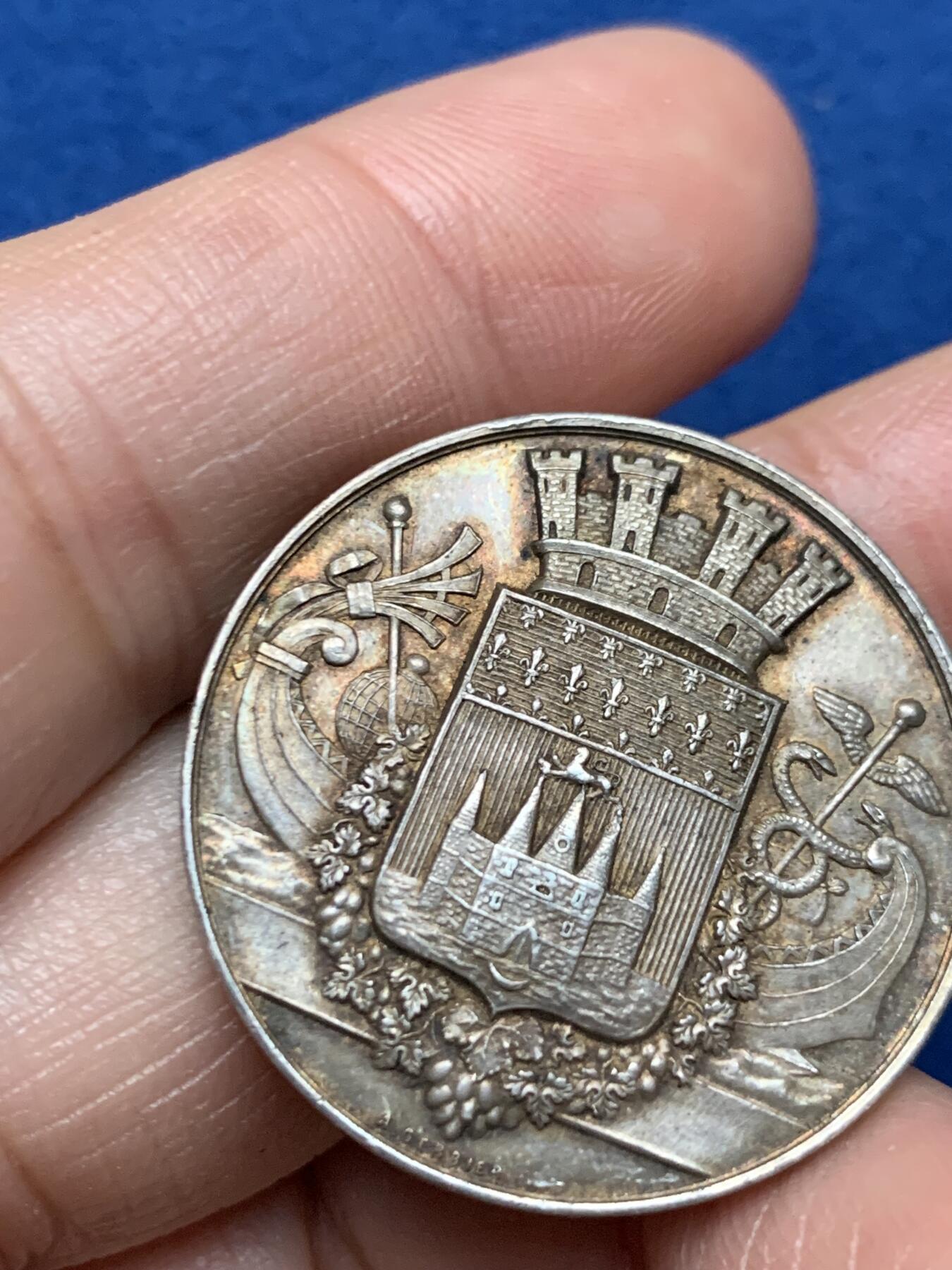 《竞宝斋》第473场 周日，周一 2场连拍 （全场包邮）欢迎送拍 法国1879年波尔多药学会纪念银章，丰饶角ARGENT，14克，30mm