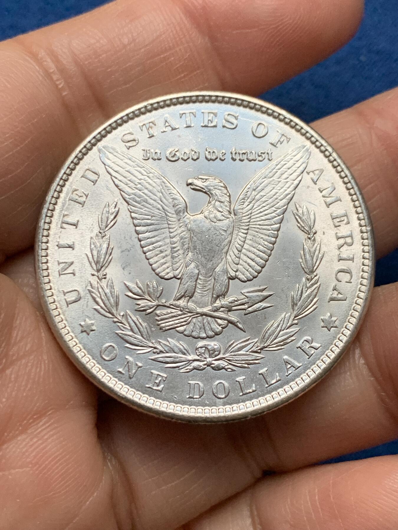 《竞宝斋》第473场 周日，周一 2场连拍 （全场包邮）欢迎送拍 美国 1889年 摩根 1美元 银币，转光不错