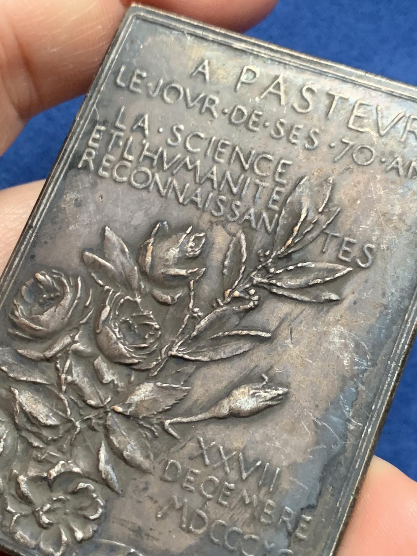 《竞宝斋》第473场 周日，周一 2场连拍 （全场包邮）欢迎送拍 1892年奥斯卡罗蒂作 路易-巴斯德诞辰70周年方型镀银大铜章 73.2克 48*67mm 丰饶角铜标