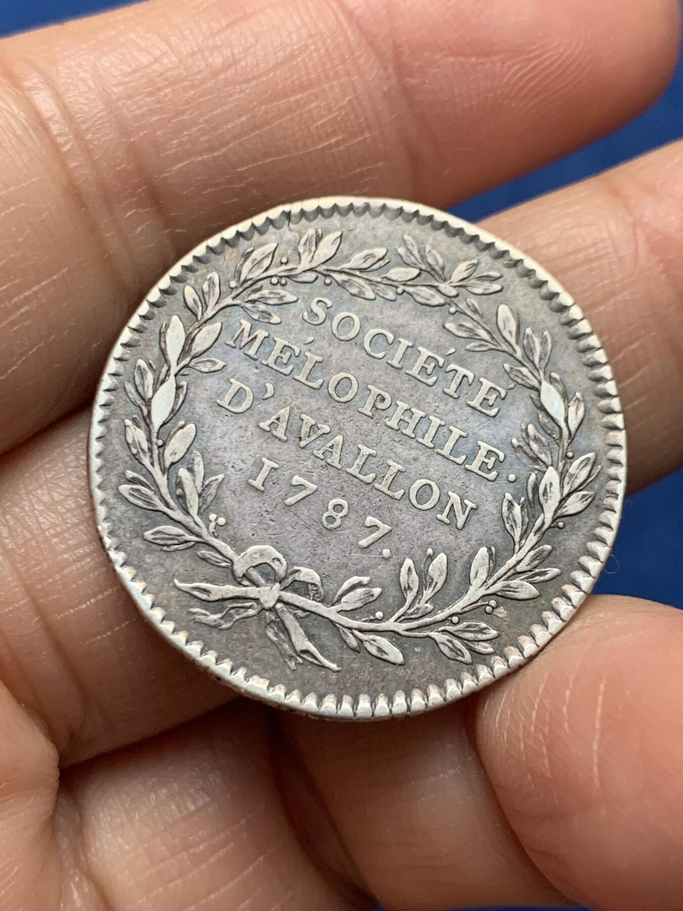 《竞宝斋》第473场 周日，周一 2场连拍 （全场包邮）欢迎送拍 法国1787年阿瓦隆爱乐协会JETON，早期音乐协会少见，8.35克，29.1mm