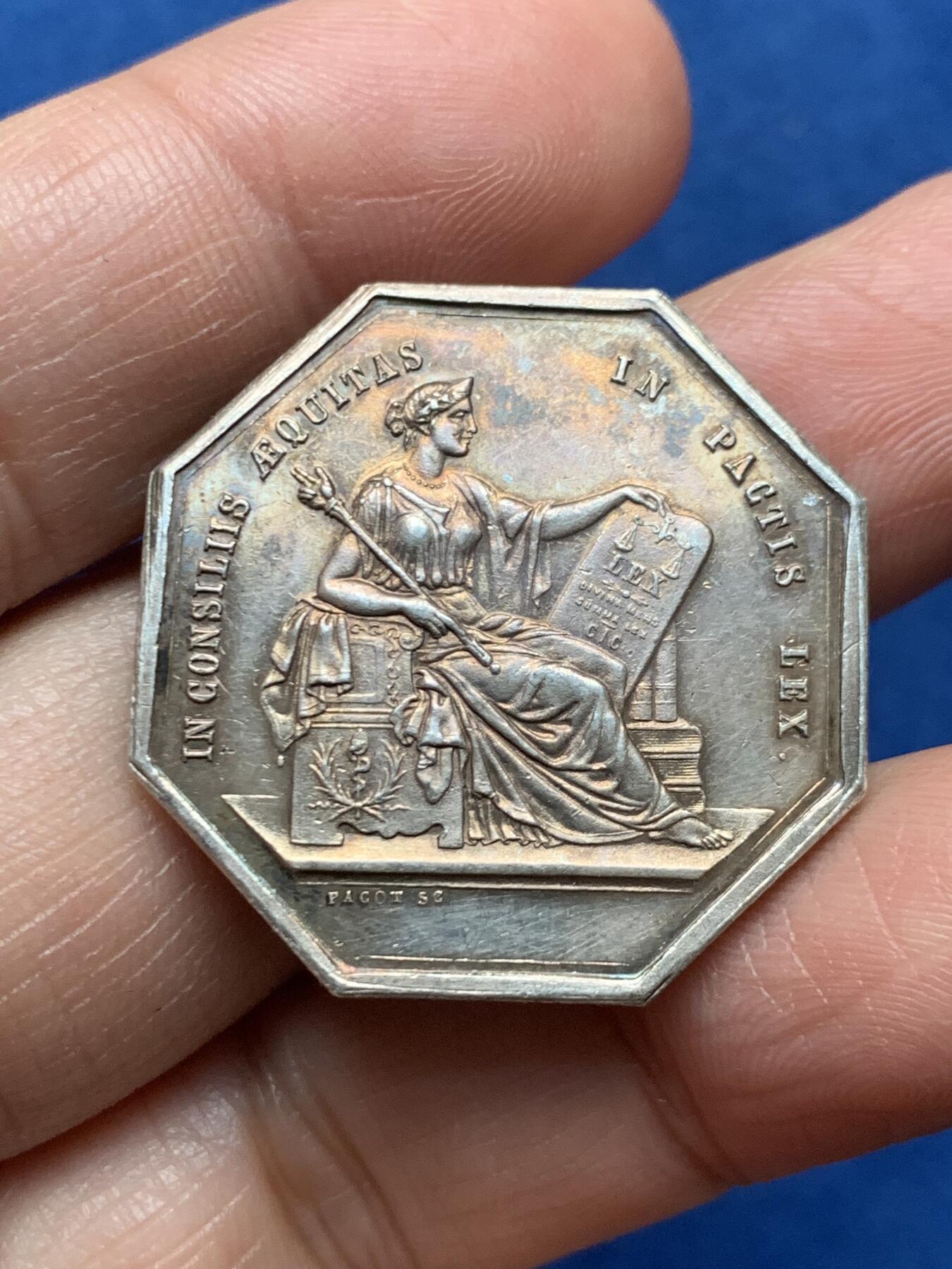 《竞宝斋》第473场 周日，周一 2场连拍 （全场包邮）欢迎送拍 法国昂热公证人协会八角银质代币，丰饶角ARGENT，14.34克，30.8mm